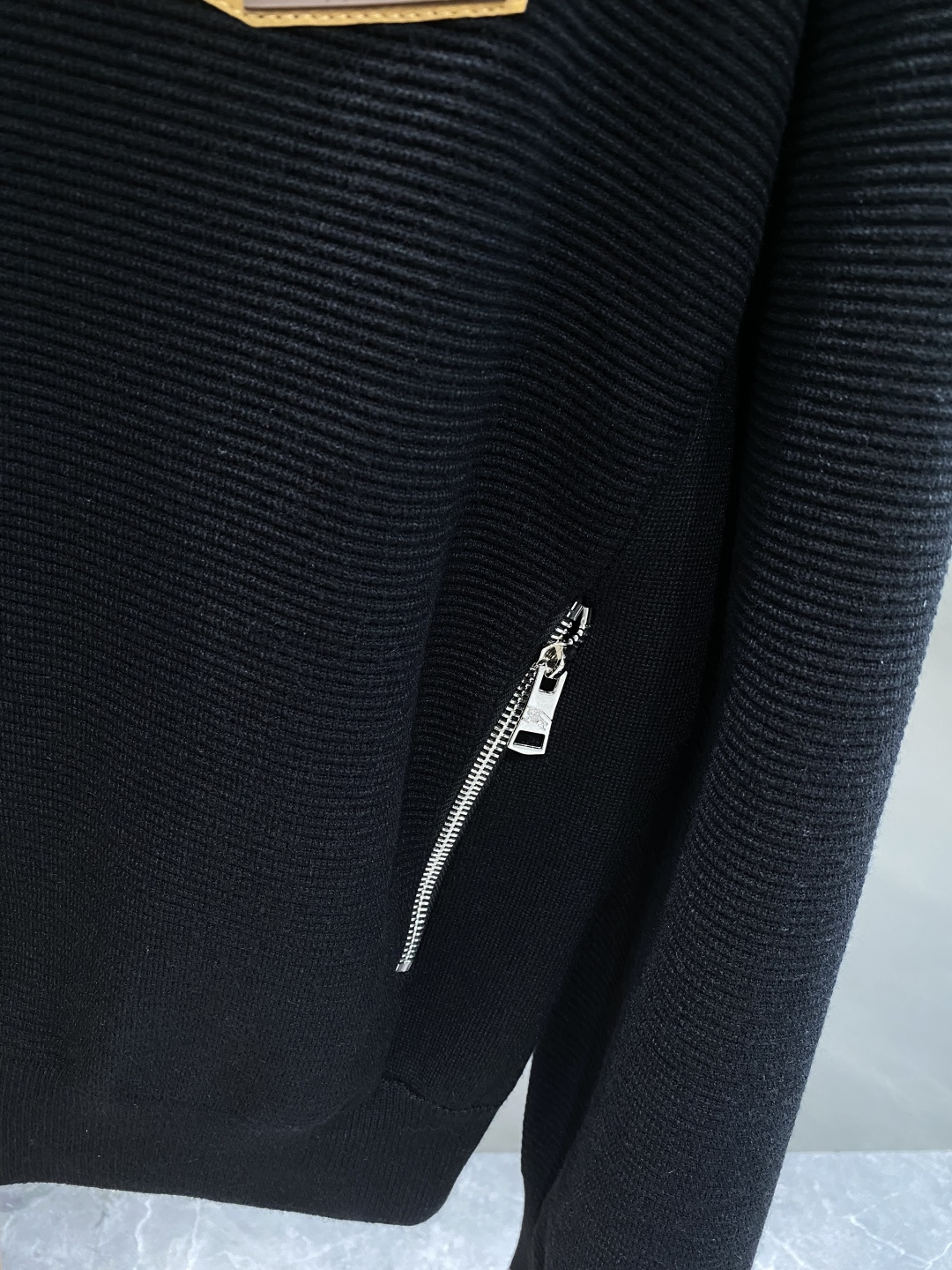 🌾 《𝙉𝙚𝙬🤍🖤巴家》开衫新款针织毛衣衫，彰显2025秋冬秀场的 主题。责任采购羊毛成就换季时节的典雅之