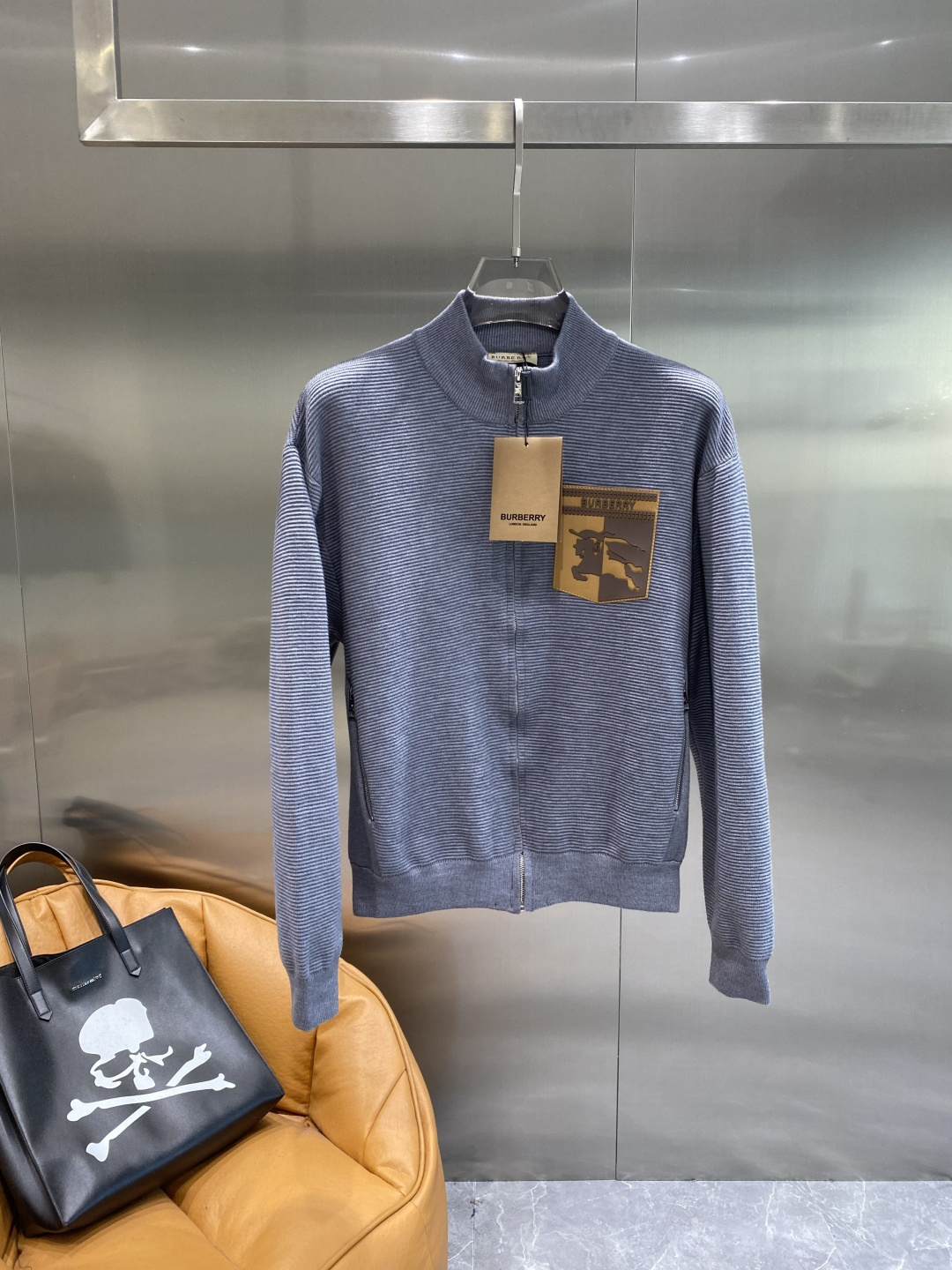 🌾 《𝙉𝙚𝙬🤍🖤巴家》开衫新款针织毛衣衫，彰显2025秋冬秀场的 主题。责任采购羊毛成就换季时节的典雅之