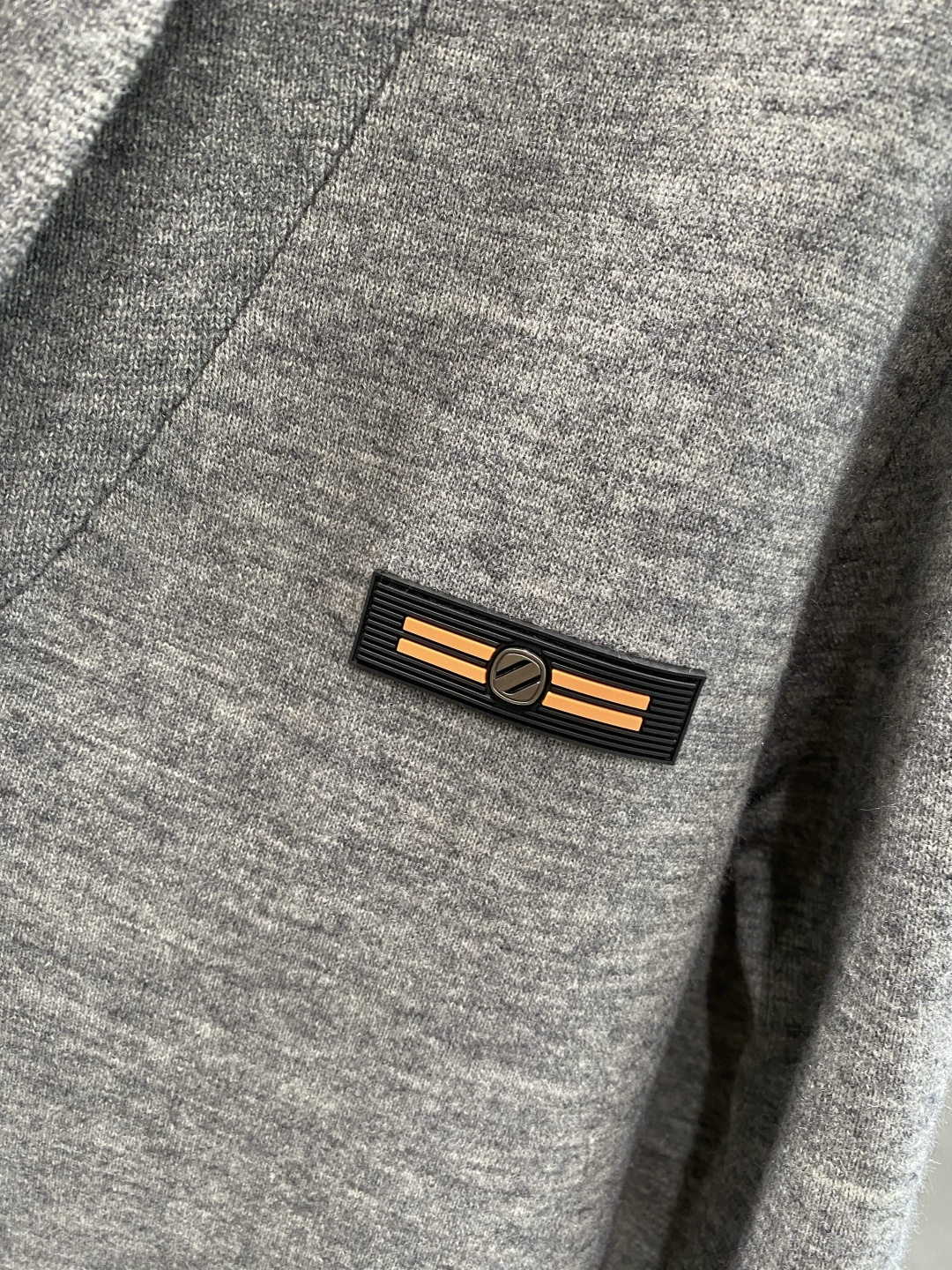 🌾 《𝙉𝙚𝙬🤍🖤杰尼家》开衫新款针织毛衣衫，彰显2025秋冬秀场的 主题。责任采购羊毛成就换季时节的典雅