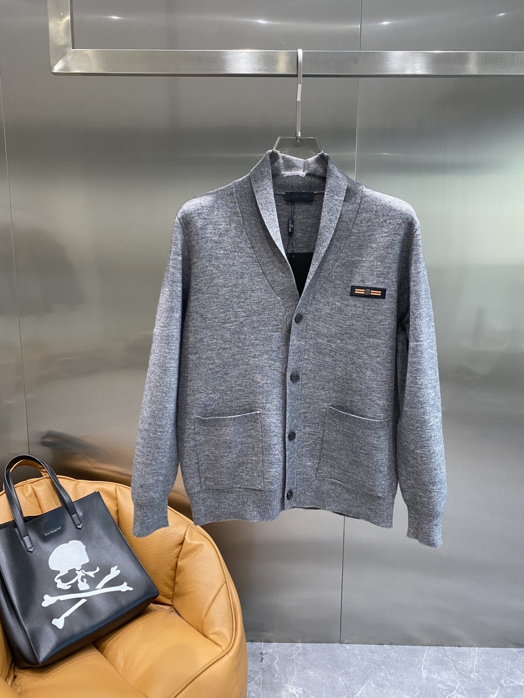 🌾 《𝙉𝙚𝙬🤍🖤杰尼家》开衫新款针织毛衣衫，彰显2025秋冬秀场的 主题。责任采购羊毛成就换季时节的典雅