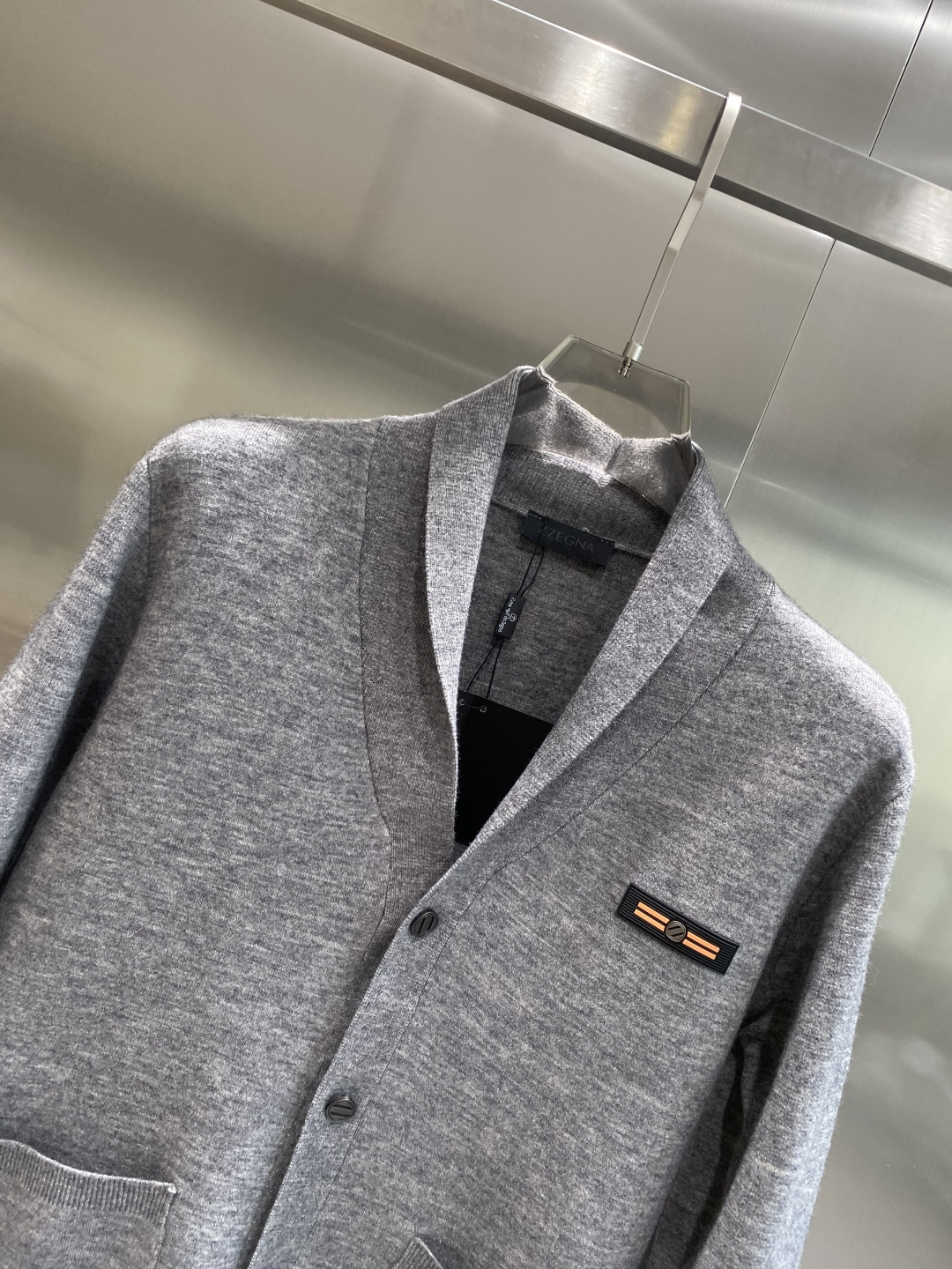 🌾 《𝙉𝙚𝙬🤍🖤杰尼家》开衫新款针织毛衣衫，彰显2025秋冬秀场的 主题。责任采购羊毛成就换季时节的典雅