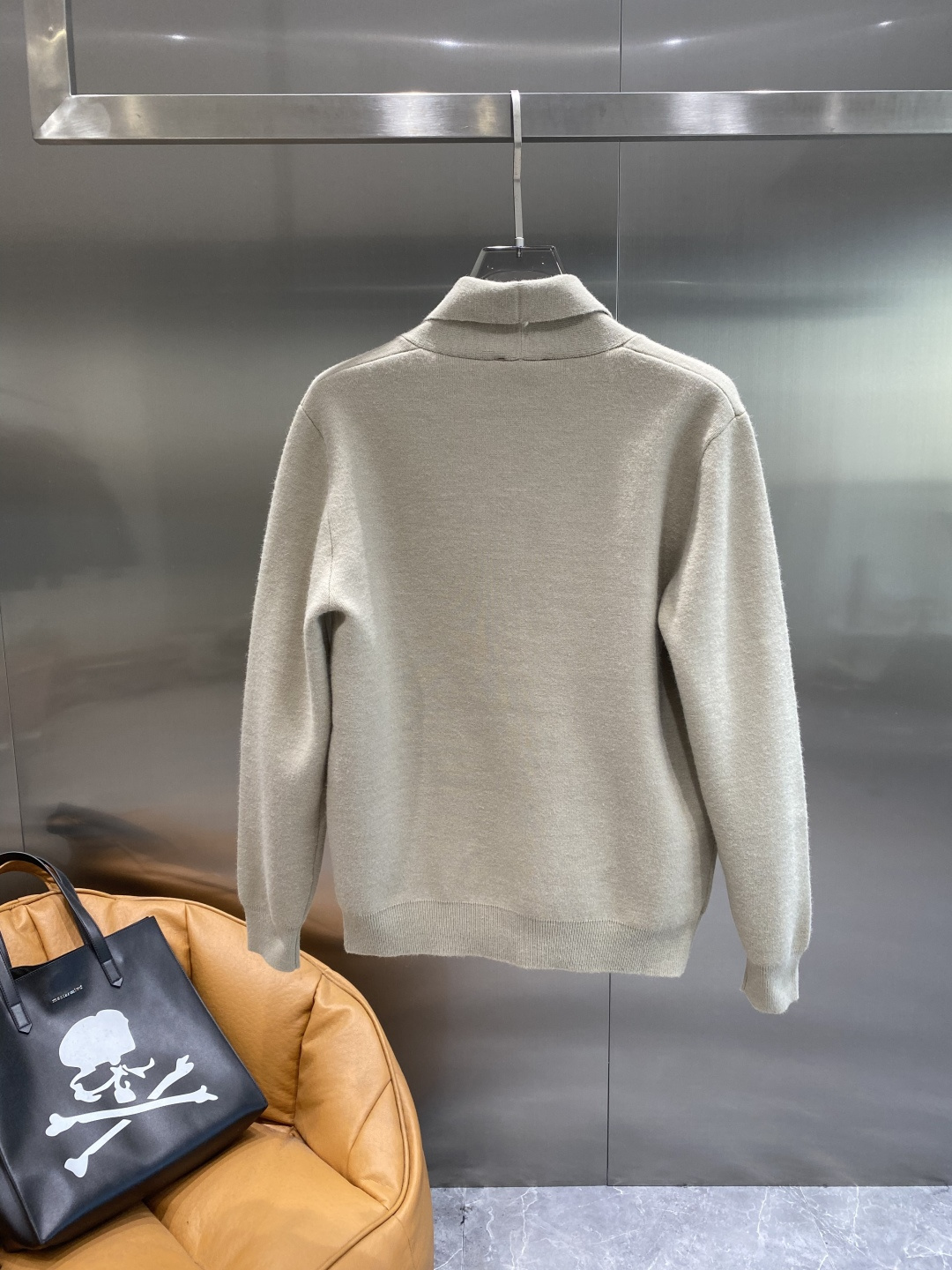 🌾 《𝙉𝙚𝙬🤍🖤杰尼家》开衫新款针织毛衣衫，彰显2025秋冬秀场的 主题。责任采购羊毛成就换季时节的典雅