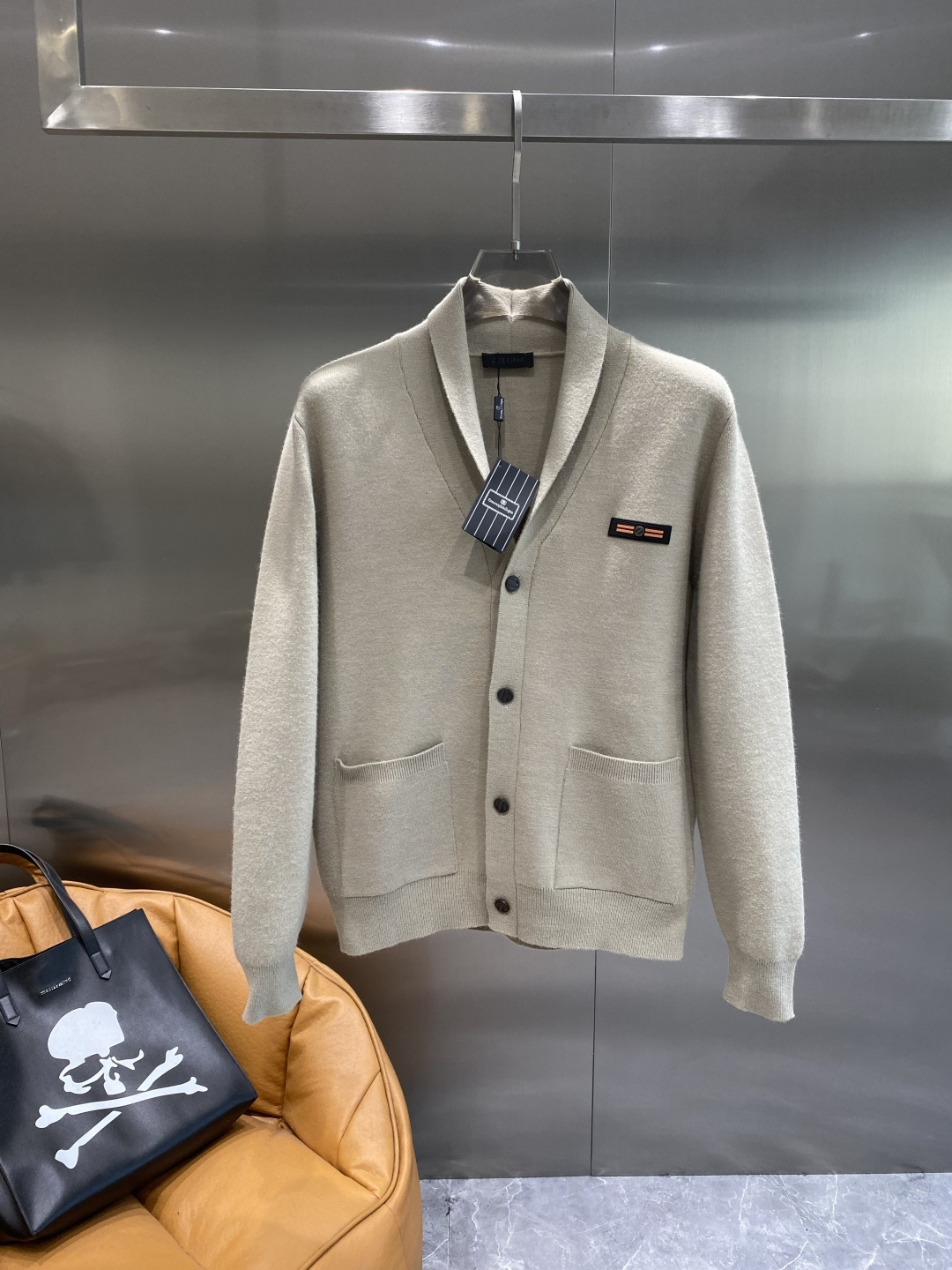 🌾 《𝙉𝙚𝙬🤍🖤杰尼家》开衫新款针织毛衣衫，彰显2025秋冬秀场的 主题。责任采购羊毛成就换季时节的典雅