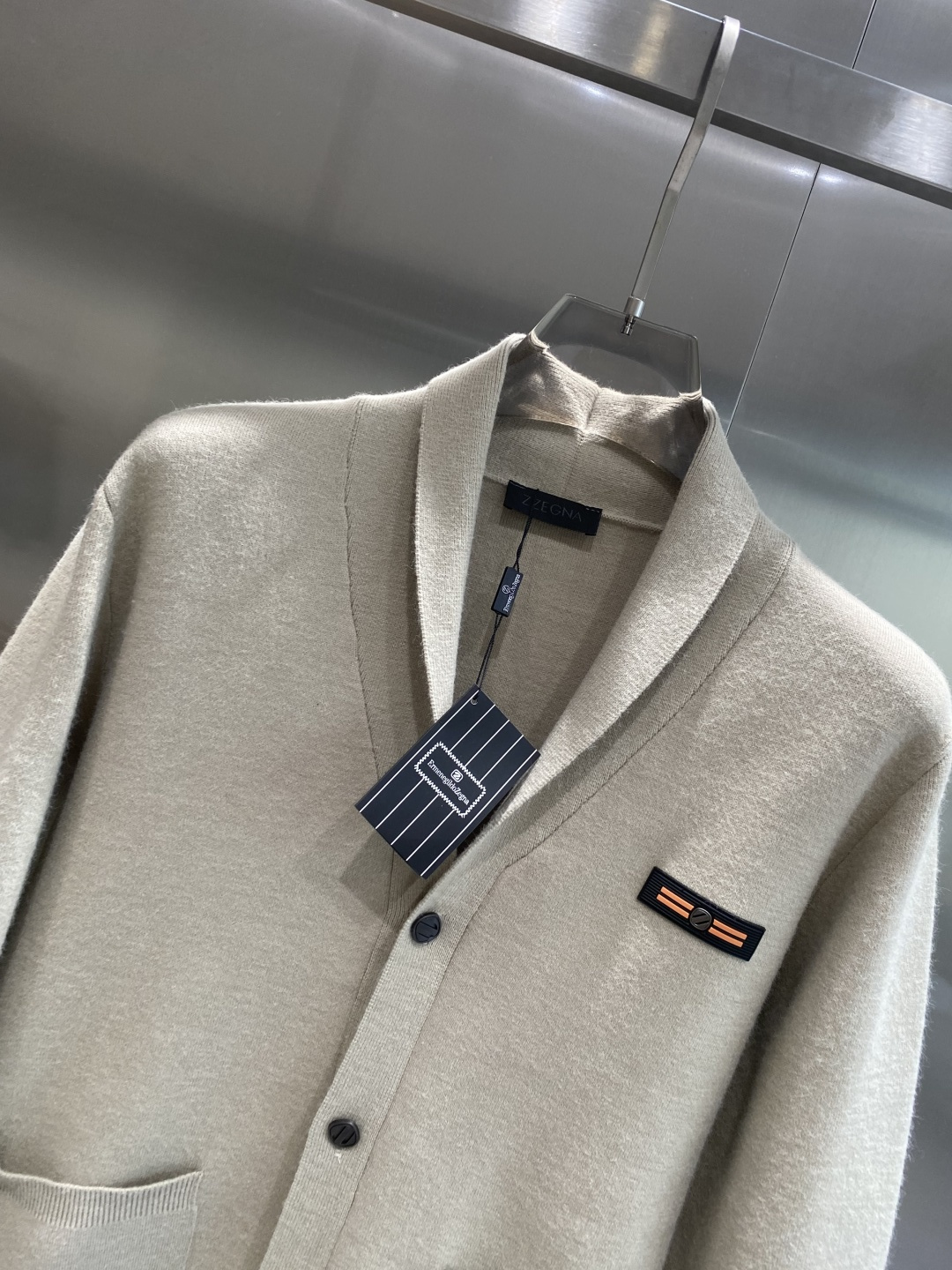 🌾 《𝙉𝙚𝙬🤍🖤杰尼家》开衫新款针织毛衣衫，彰显2025秋冬秀场的 主题。责任采购羊毛成就换季时节的典雅