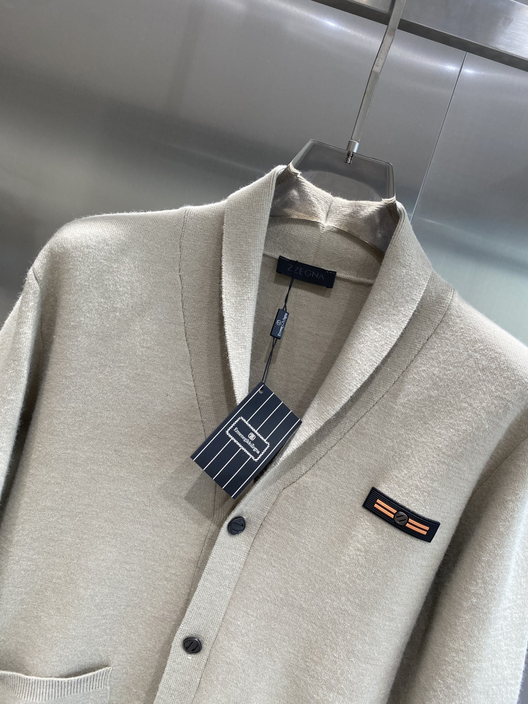 🌾 《𝙉𝙚𝙬🤍🖤杰尼家》开衫新款针织毛衣衫，彰显2025秋冬秀场的 主题。责任采购羊毛成就换季时节的典雅