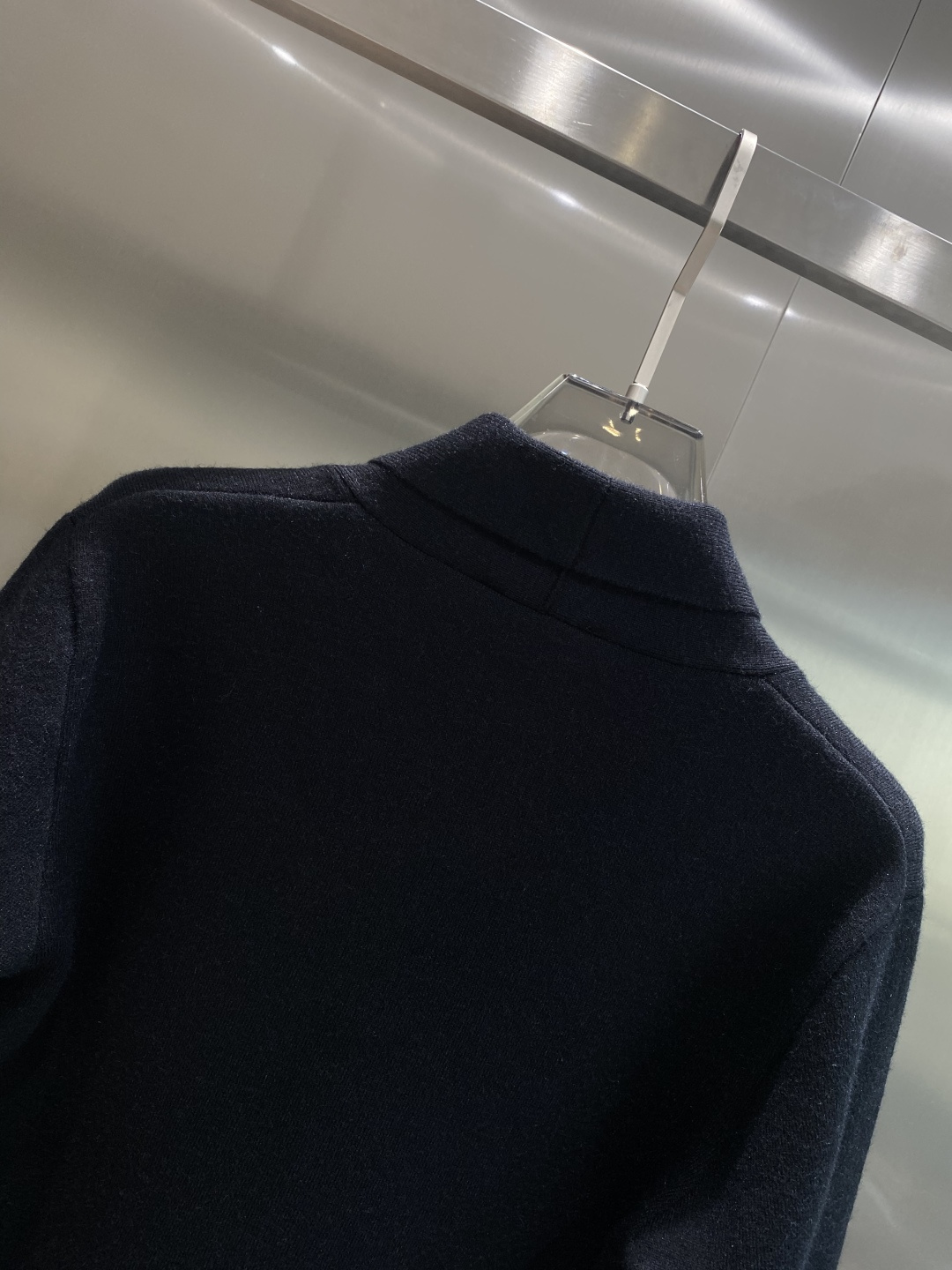 🌾 《𝙉𝙚𝙬🤍🖤杰尼家》开衫新款针织毛衣衫，彰显2025秋冬秀场的 主题。责任采购羊毛成就换季时节的典雅