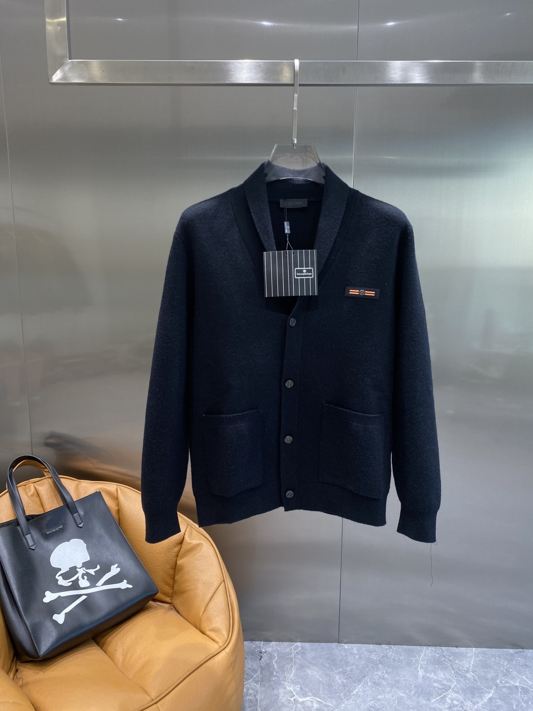 🌾 《𝙉𝙚𝙬🤍🖤杰尼家》开衫新款针织毛衣衫，彰显2025秋冬秀场的 主题。责任采购羊毛成就换季时节的典雅