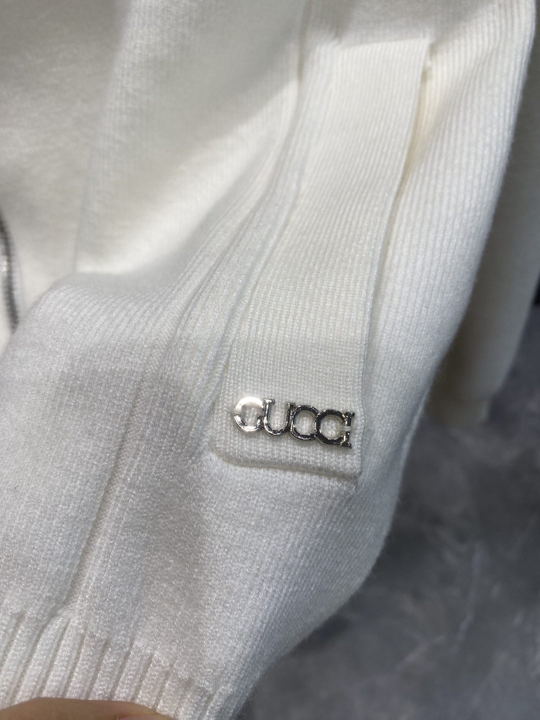 🌾 《𝙉𝙚𝙬🤍🖤古家》25ss秋冬 最新最顶级开衫羊毛针织衫开衫毛衣，精致配色融合新款潮开衫，最顶级的品