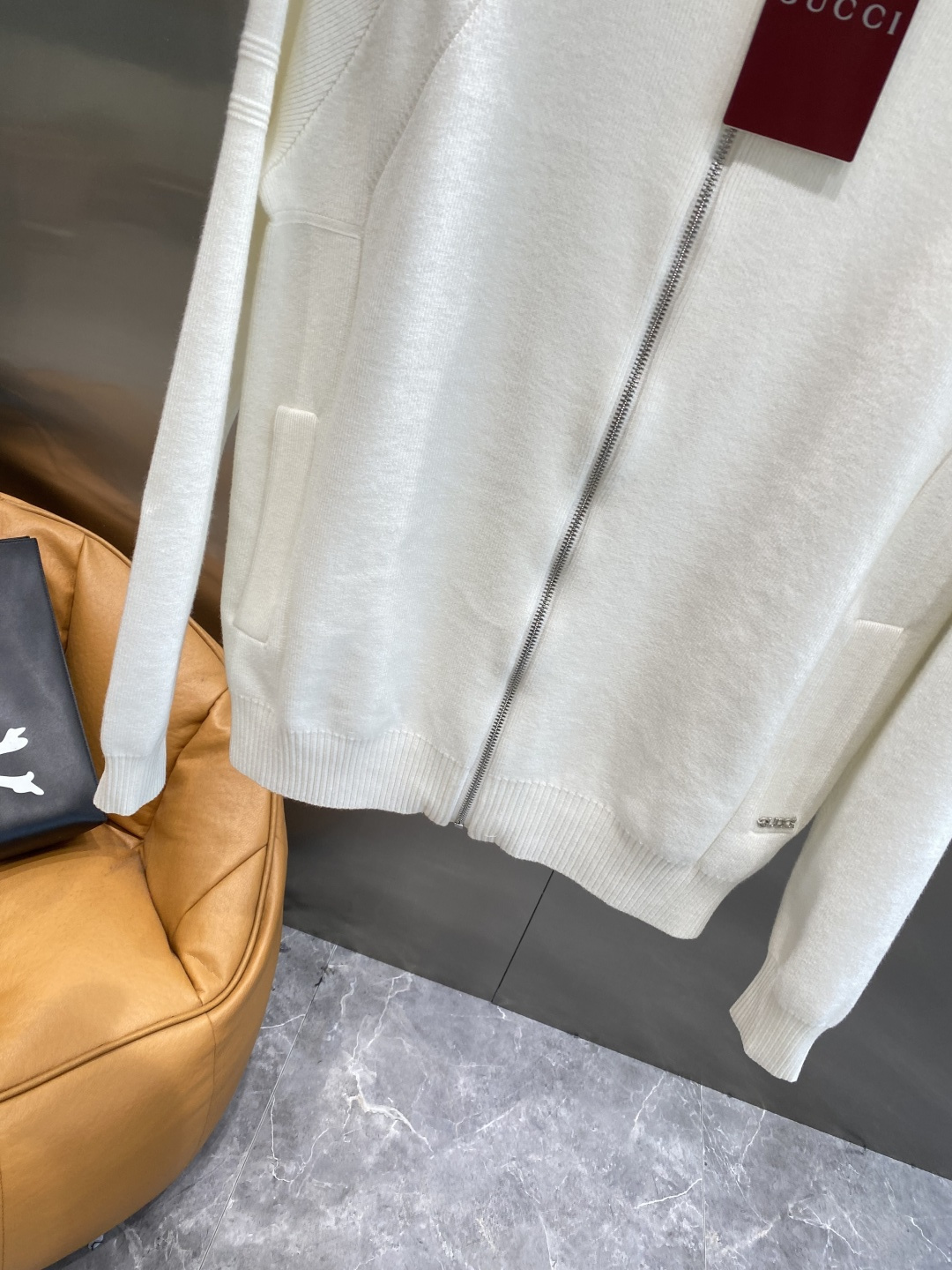 🌾 《𝙉𝙚𝙬🤍🖤古家》25ss秋冬 最新最顶级开衫羊毛针织衫开衫毛衣，精致配色融合新款潮开衫，最顶级的品