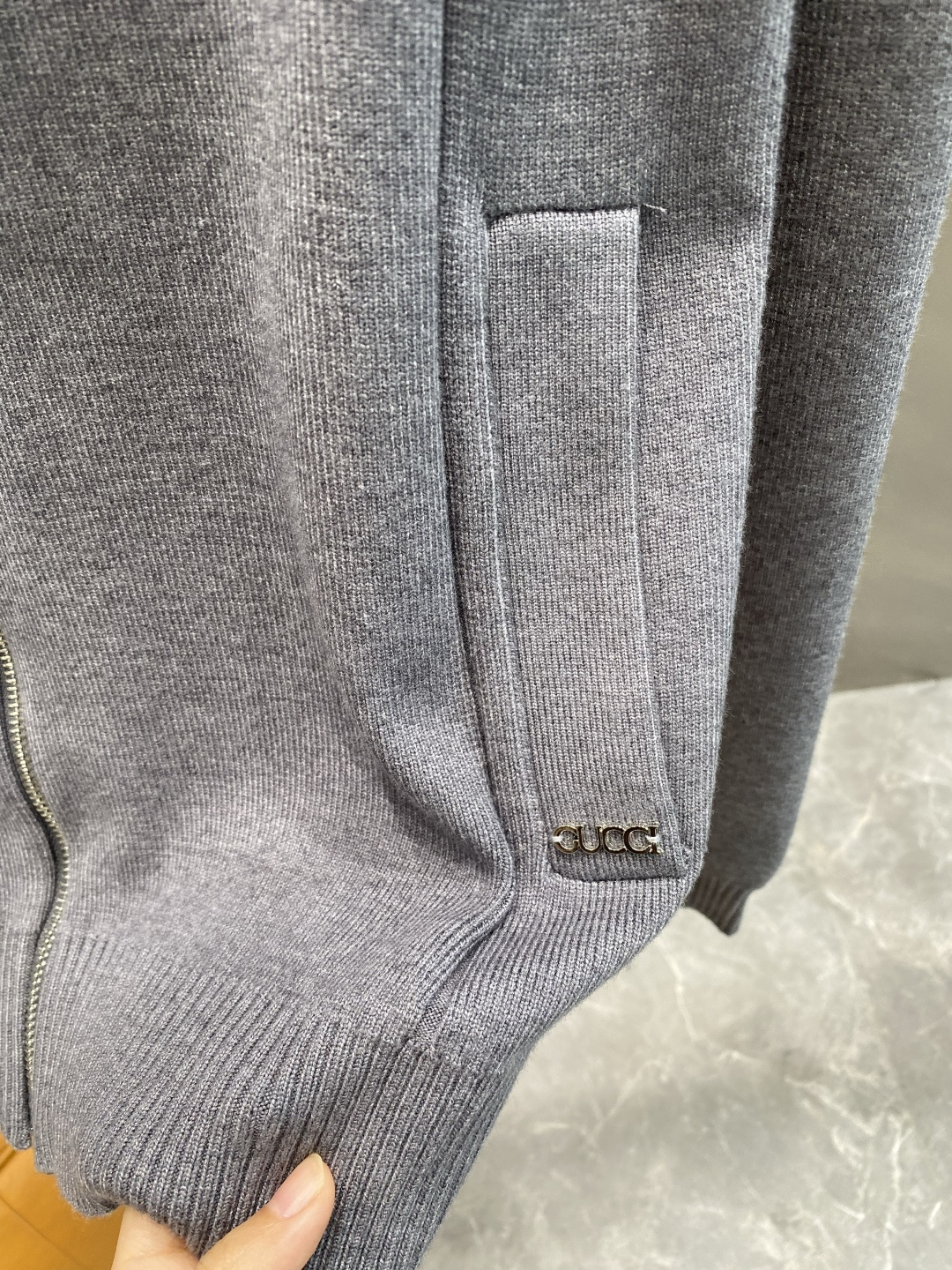 🌾 《𝙉𝙚𝙬🤍🖤古家》25ss秋冬 最新最顶级开衫羊毛针织衫开衫毛衣，精致配色融合新款潮开衫，最顶级的品