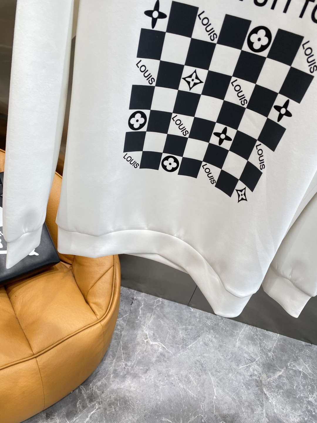 🌾 《𝙉𝙚𝙬🤍🖤驴家》25秋冬新品空气层 圆领卫衣，正面品牌标识设计，创意重释品牌标志性设计，采用400