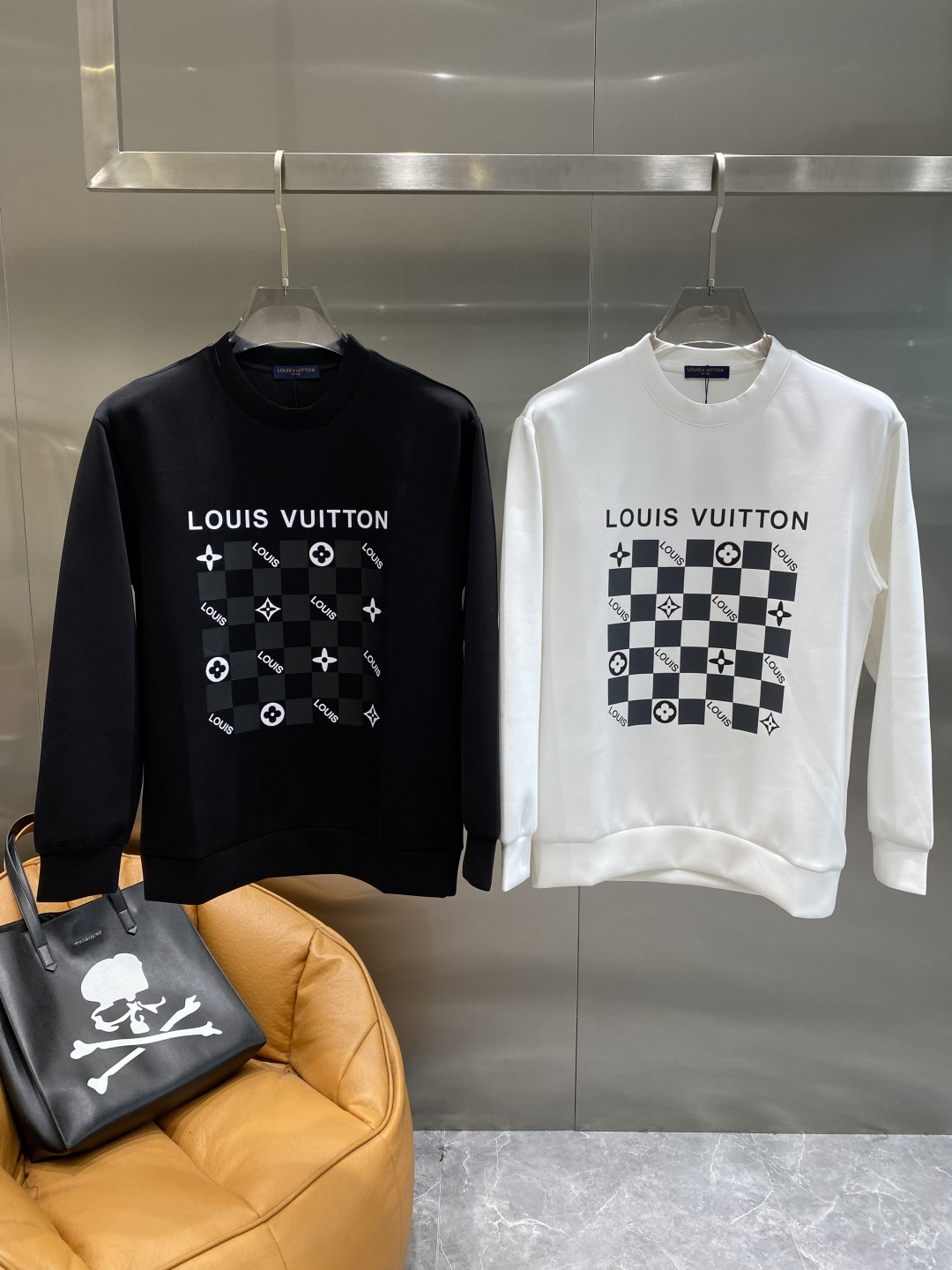 🌾 《𝙉𝙚𝙬🤍🖤驴家》25秋冬新品空气层 圆领卫衣，正面品牌标识设计，创意重释品牌标志性设计，采用400