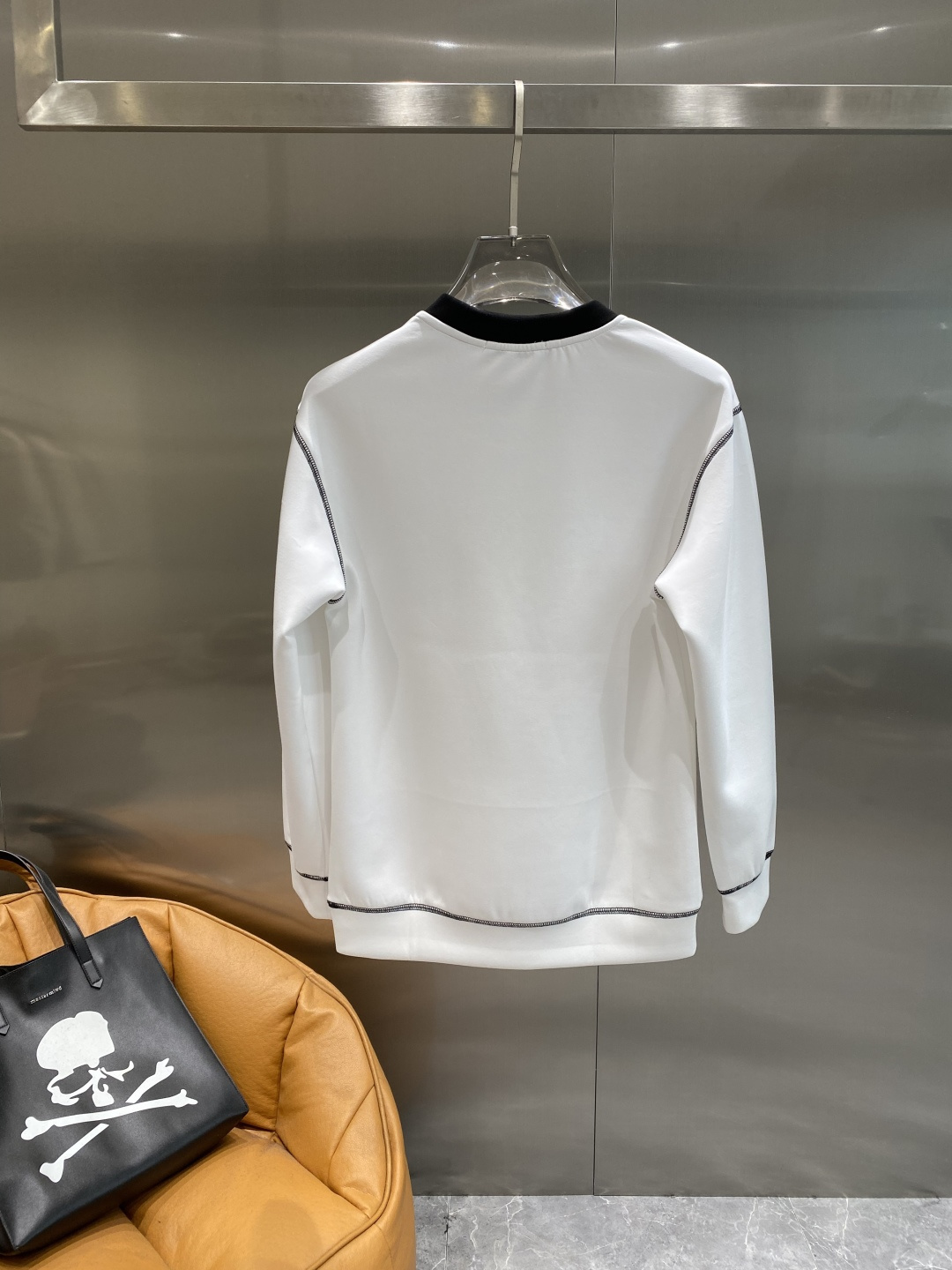 🌾 《𝙉𝙚𝙬🤍🖤普家》25秋冬新品空气层 圆领卫衣，正面品牌标识设计，创意重释品牌标志性设计，采用400