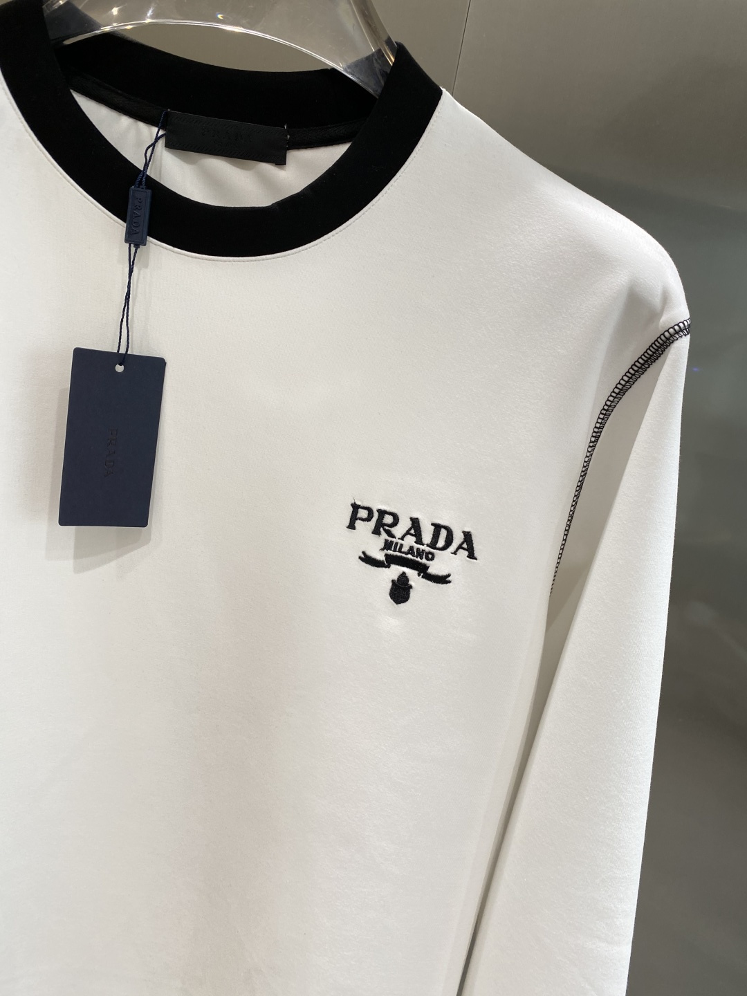 🌾 《𝙉𝙚𝙬🤍🖤普家》25秋冬新品空气层 圆领卫衣，正面品牌标识设计，创意重释品牌标志性设计，采用400