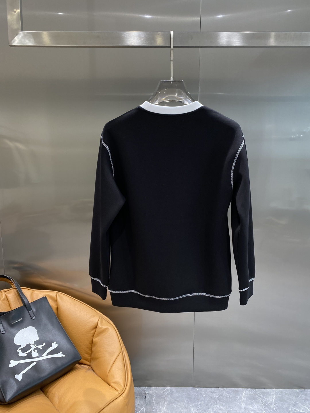 🌾 《𝙉𝙚𝙬🤍🖤普家》25秋冬新品空气层 圆领卫衣，正面品牌标识设计，创意重释品牌标志性设计，采用400