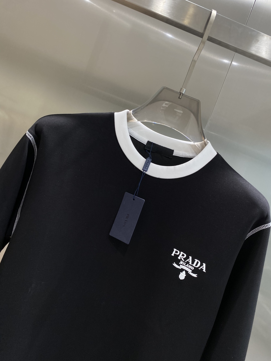 🌾 《𝙉𝙚𝙬🤍🖤普家》25秋冬新品空气层 圆领卫衣，正面品牌标识设计，创意重释品牌标志性设计，采用400