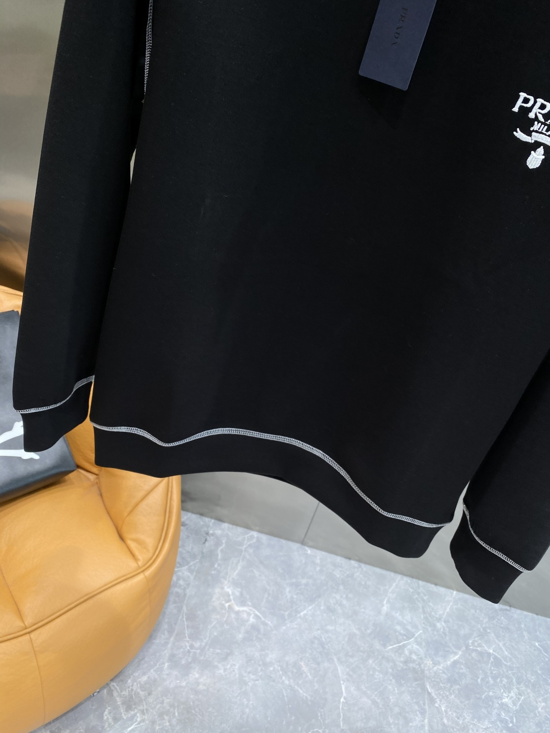 🌾 《𝙉𝙚𝙬🤍🖤普家》25秋冬新品空气层 圆领卫衣，正面品牌标识设计，创意重释品牌标志性设计，采用400