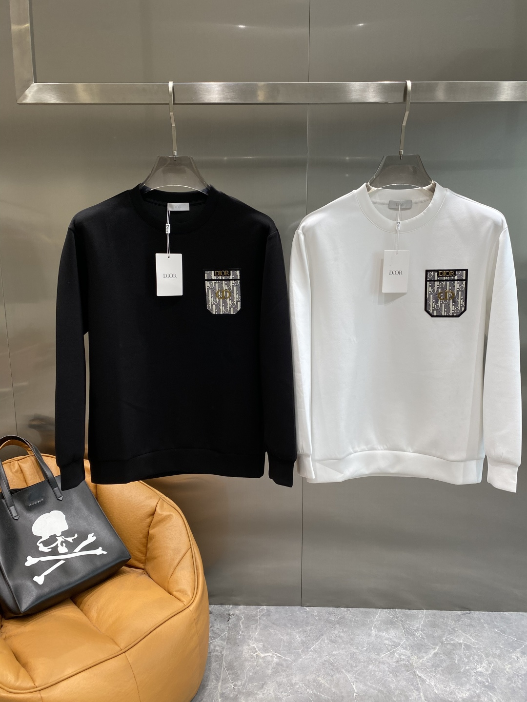 🌾 《𝙉𝙚𝙬🤍🖤迪家》25秋冬新品空气层 圆领卫衣，正面品牌标识设计，创意重释品牌标志性设计，采用400