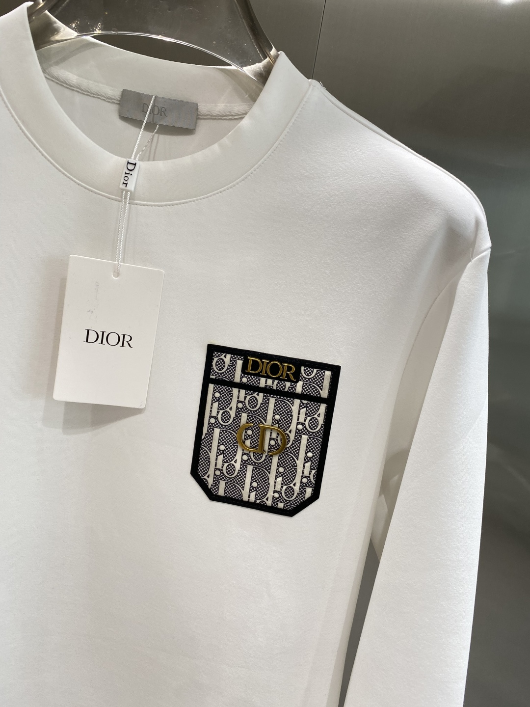 🌾 《𝙉𝙚𝙬🤍🖤迪家》25秋冬新品空气层 圆领卫衣，正面品牌标识设计，创意重释品牌标志性设计，采用400