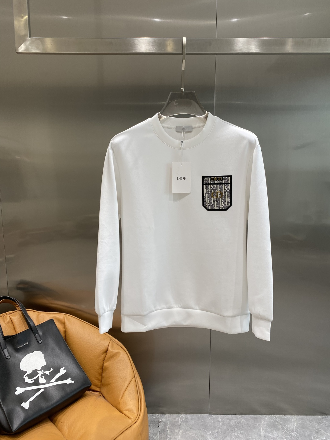 🌾 《𝙉𝙚𝙬🤍🖤迪家》25秋冬新品空气层 圆领卫衣，正面品牌标识设计，创意重释品牌标志性设计，采用400