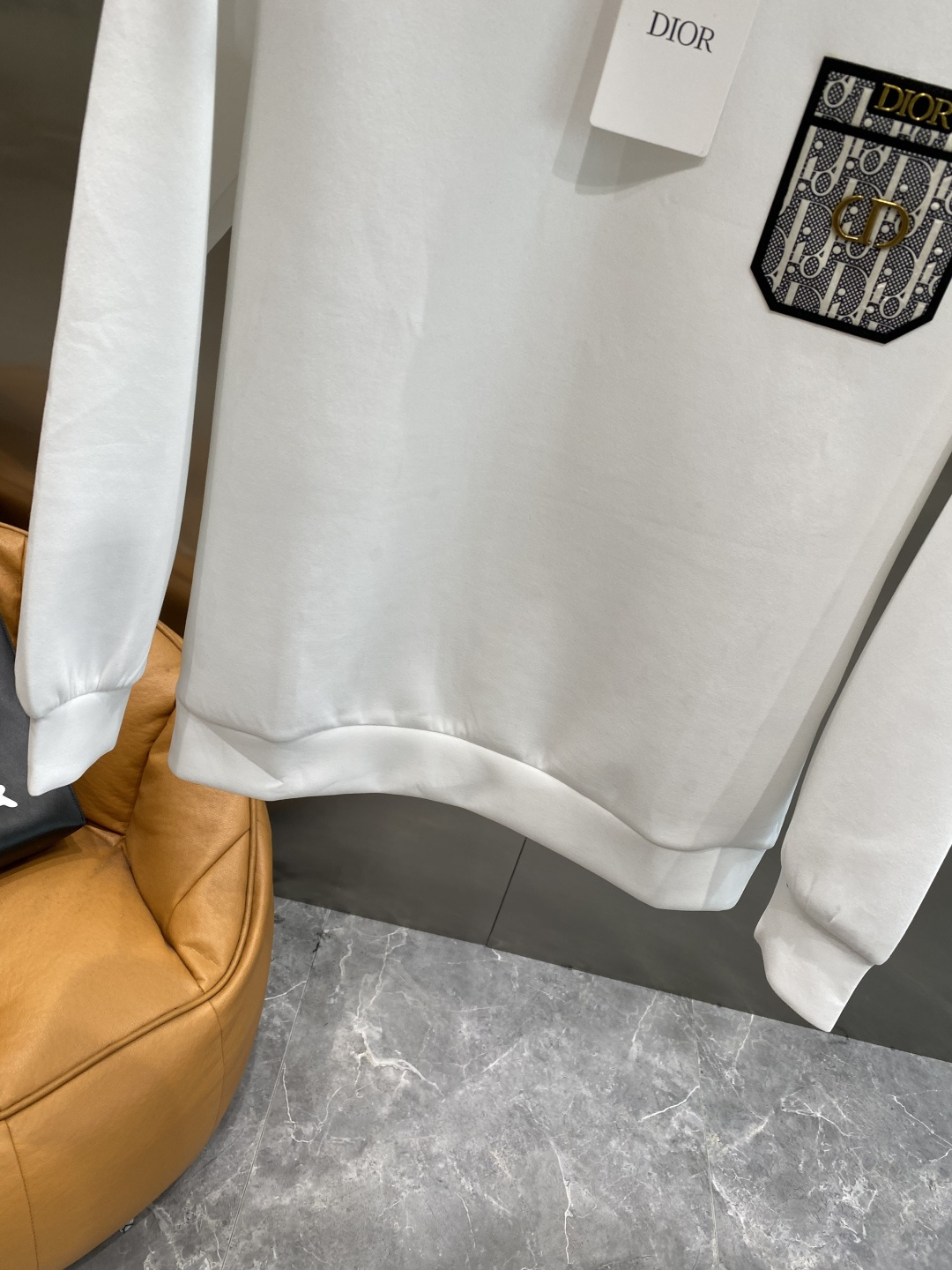 🌾 《𝙉𝙚𝙬🤍🖤迪家》25秋冬新品空气层 圆领卫衣，正面品牌标识设计，创意重释品牌标志性设计，采用400