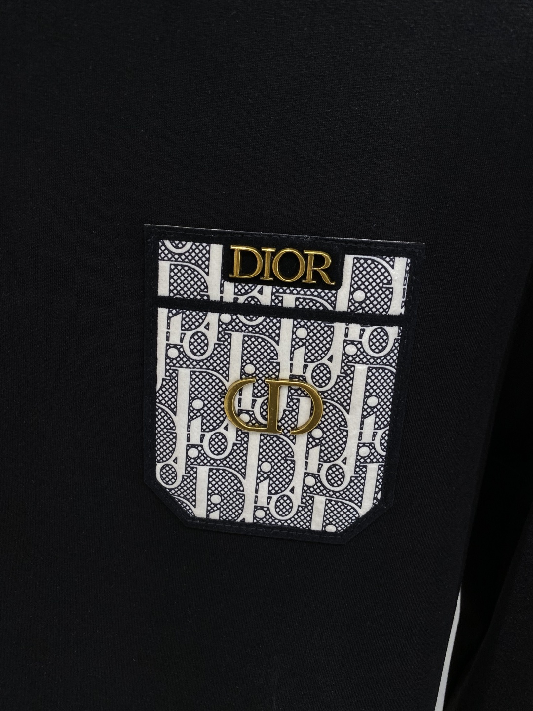 🌾 《𝙉𝙚𝙬🤍🖤驴家》25秋冬新品空气层 圆领卫衣，正面品牌标识设计，创意重释品牌标志性设计，采用400