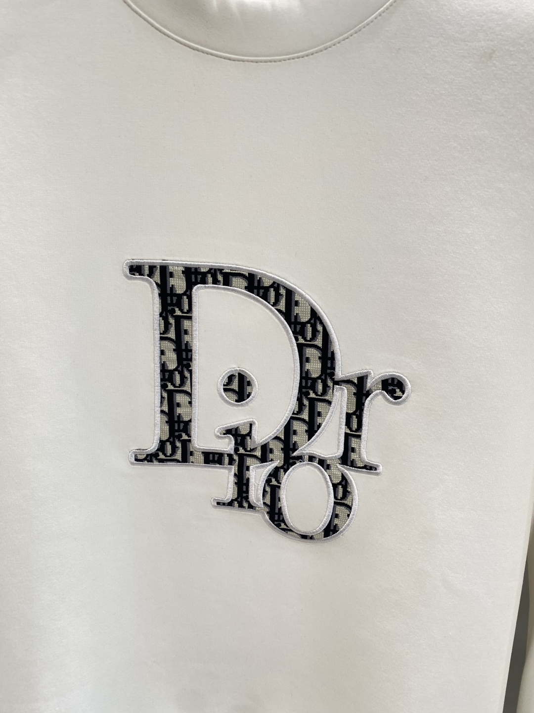 🌾 《𝙉𝙚𝙬🤍🖤迪家》25秋冬新品空气层 圆领卫衣，正面品牌标识设计，创意重释品牌标志性设计，采用400