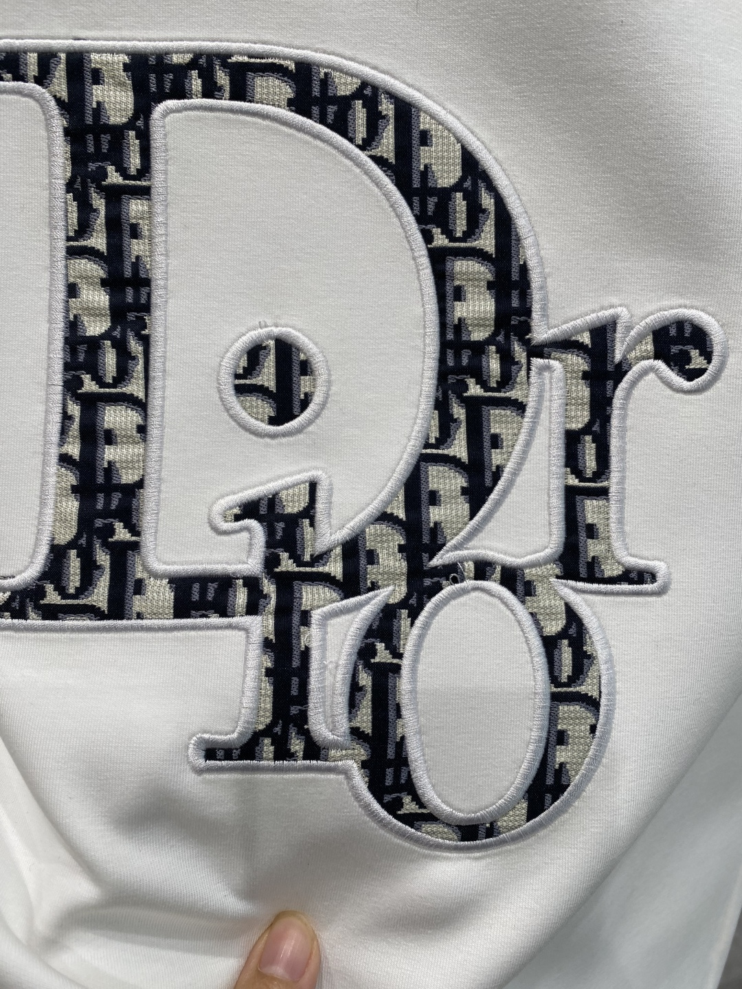 🌾 《𝙉𝙚𝙬🤍🖤迪家》25秋冬新品空气层 圆领卫衣，正面品牌标识设计，创意重释品牌标志性设计，采用400