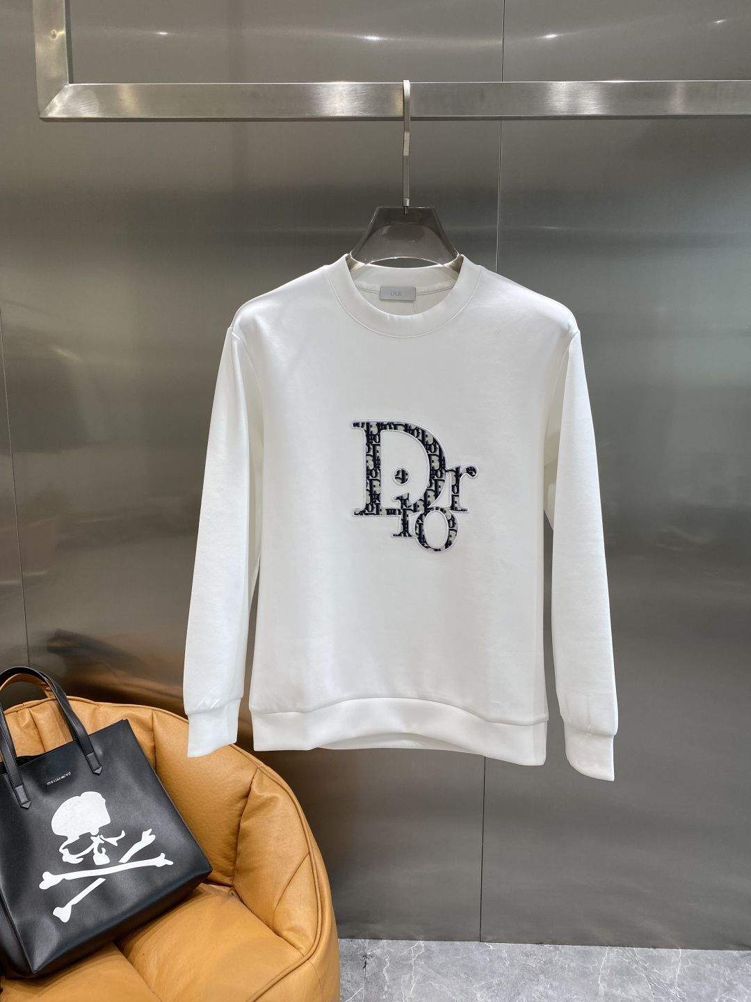 🌾 《𝙉𝙚𝙬🤍🖤迪家》25秋冬新品空气层 圆领卫衣，正面品牌标识设计，创意重释品牌标志性设计，采用400