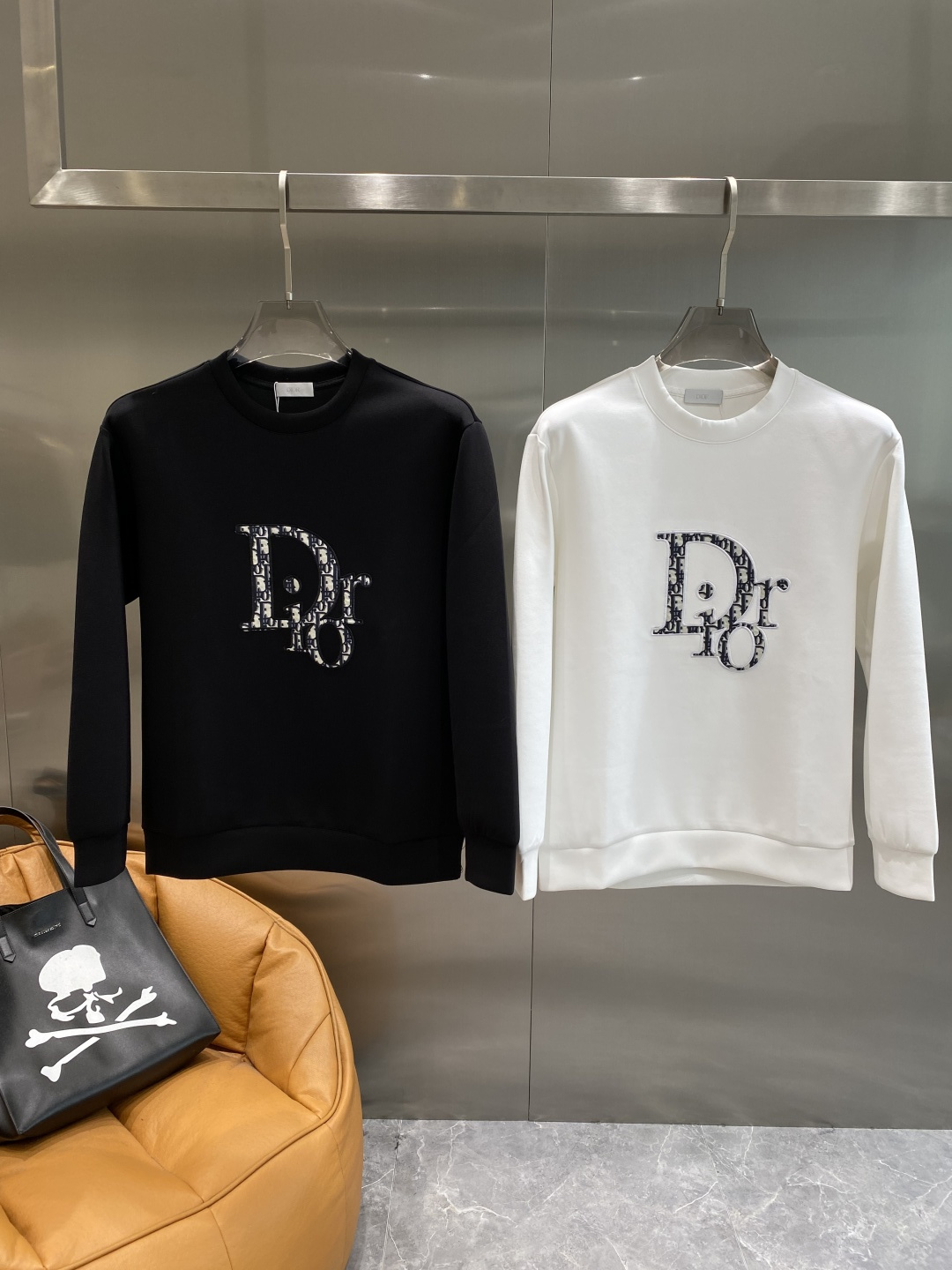 🌾 《𝙉𝙚𝙬🤍🖤迪家》25秋冬新品空气层 圆领卫衣，正面品牌标识设计，创意重释品牌标志性设计，采用400