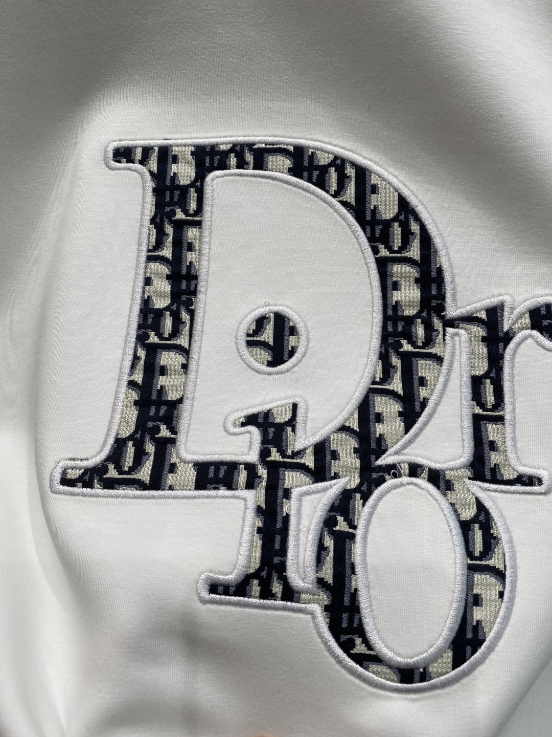 🌾 《𝙉𝙚𝙬🤍🖤迪家》25秋冬新品空气层 圆领卫衣，正面品牌标识设计，创意重释品牌标志性设计，采用400