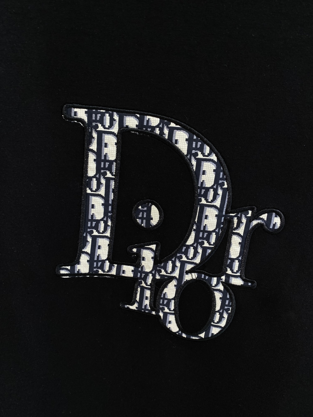 🌾 《𝙉𝙚𝙬🤍🖤迪家》25秋冬新品空气层 圆领卫衣，正面品牌标识设计，创意重释品牌标志性设计，采用400