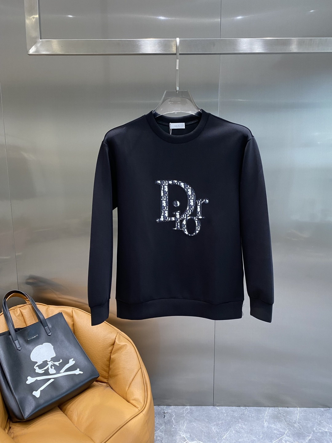 🌾 《𝙉𝙚𝙬🤍🖤迪家》25秋冬新品空气层 圆领卫衣，正面品牌标识设计，创意重释品牌标志性设计，采用400