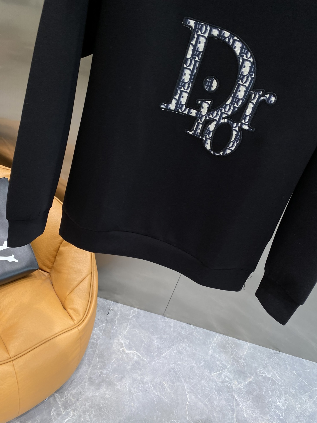 🌾 《𝙉𝙚𝙬🤍🖤迪家》25秋冬新品空气层 圆领卫衣，正面品牌标识设计，创意重释品牌标志性设计，采用400