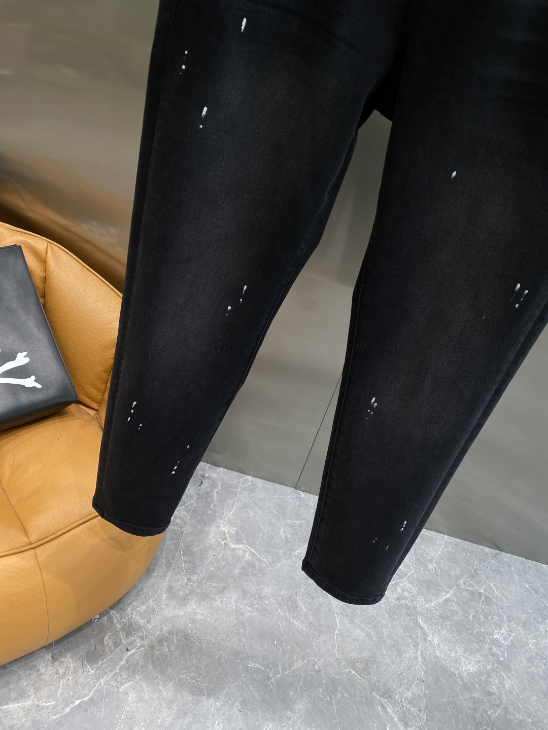 《𝙉𝙚𝙬🤍🖤驴家》秋冬最新品牛仔裤 专柜热销款 品味与价值共享 身穿着非常舒适 低调不失奢华 穿出去非常