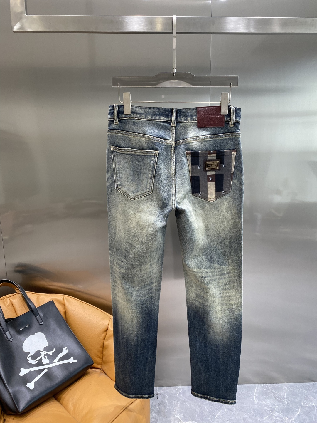 《𝙉𝙚𝙬🤍🖤驴家》秋冬最新品牛仔裤 专柜热销款 品味与价值共享 身穿着非常舒适 低调不失奢华 穿出去非常