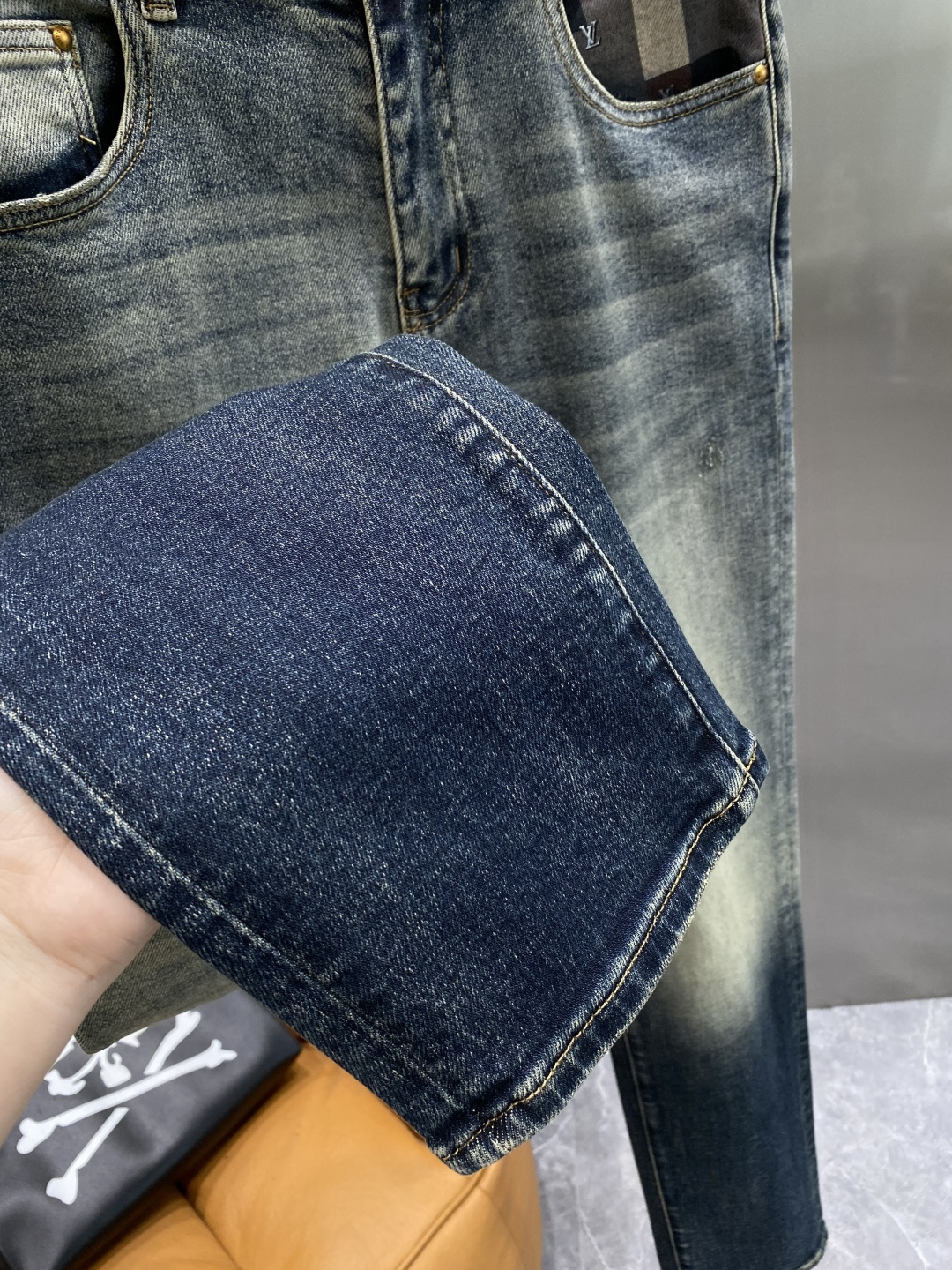 《𝙉𝙚𝙬🤍🖤驴家》秋冬最新品牛仔裤 专柜热销款 品味与价值共享 身穿着非常舒适 低调不失奢华 穿出去非常