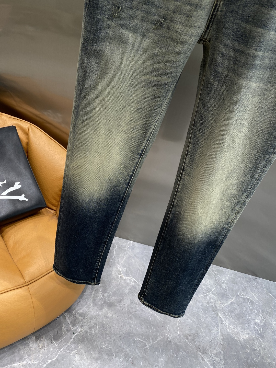《𝙉𝙚𝙬🤍🖤驴家》秋冬最新品牛仔裤 专柜热销款 品味与价值共享 身穿着非常舒适 低调不失奢华 穿出去非常