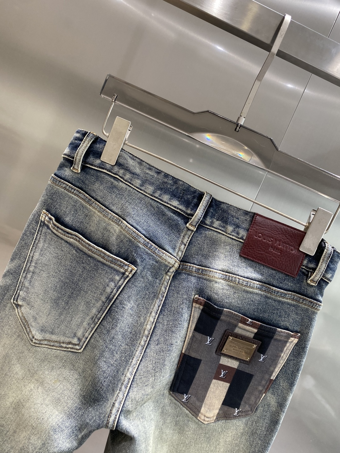 《𝙉𝙚𝙬🤍🖤驴家》秋冬最新品牛仔裤 专柜热销款 品味与价值共享 身穿着非常舒适 低调不失奢华 穿出去非常