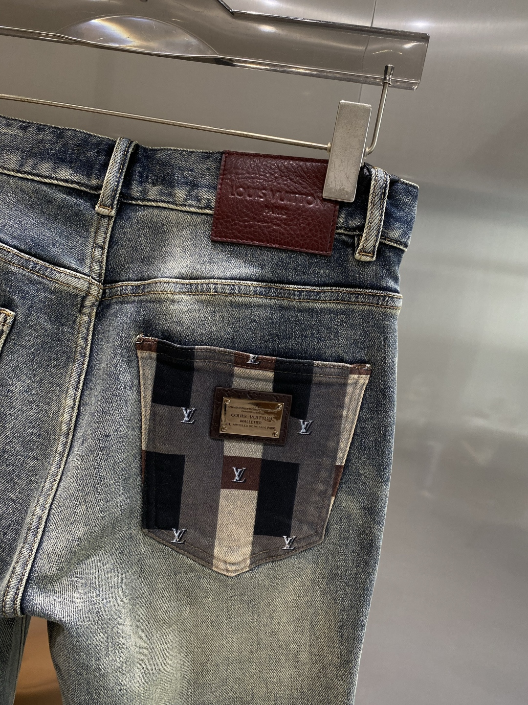 《𝙉𝙚𝙬🤍🖤驴家》秋冬最新品牛仔裤 专柜热销款 品味与价值共享 身穿着非常舒适 低调不失奢华 穿出去非常