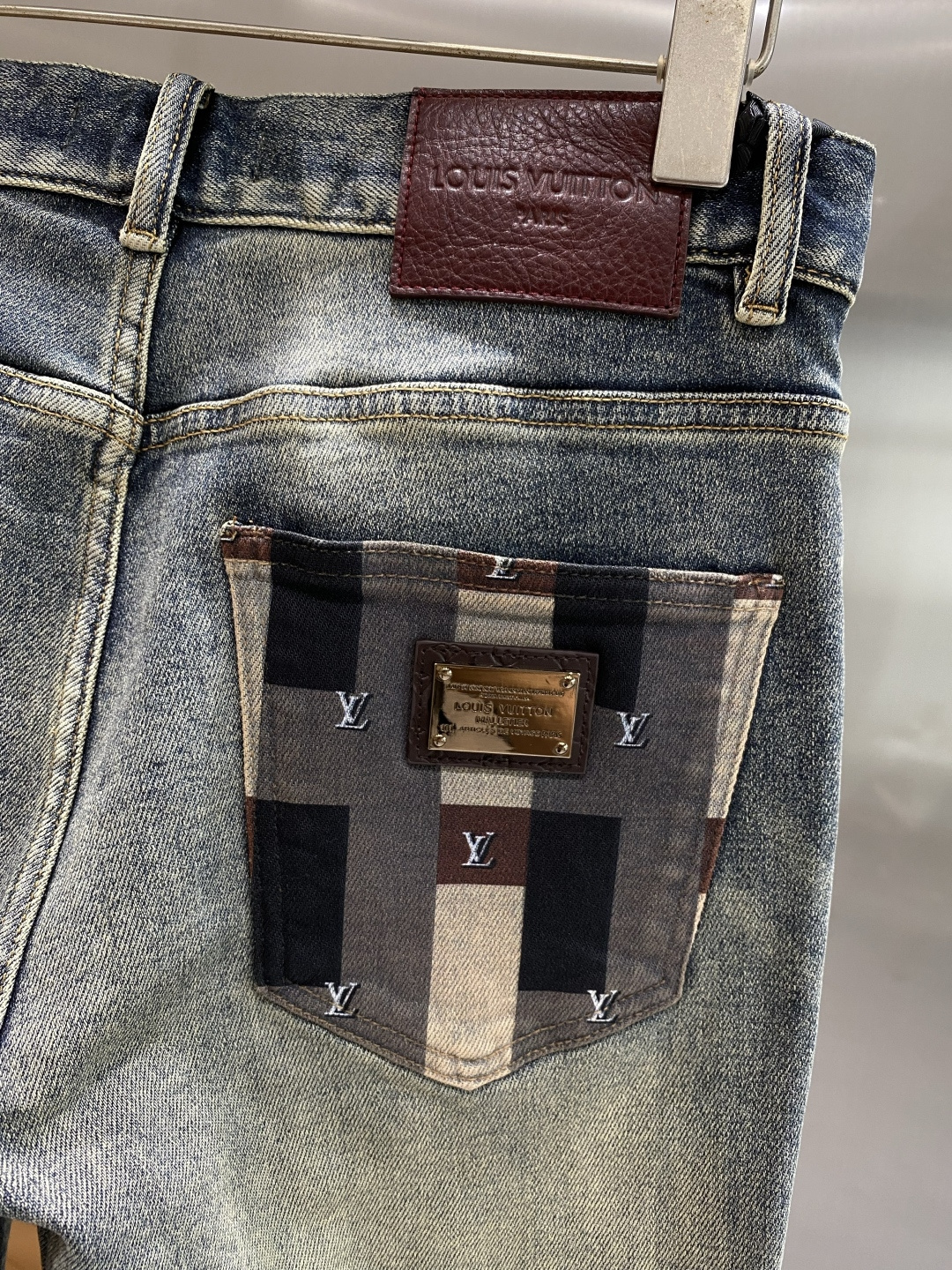 《𝙉𝙚𝙬🤍🖤驴家》秋冬最新品牛仔裤 专柜热销款 品味与价值共享 身穿着非常舒适 低调不失奢华 穿出去非常