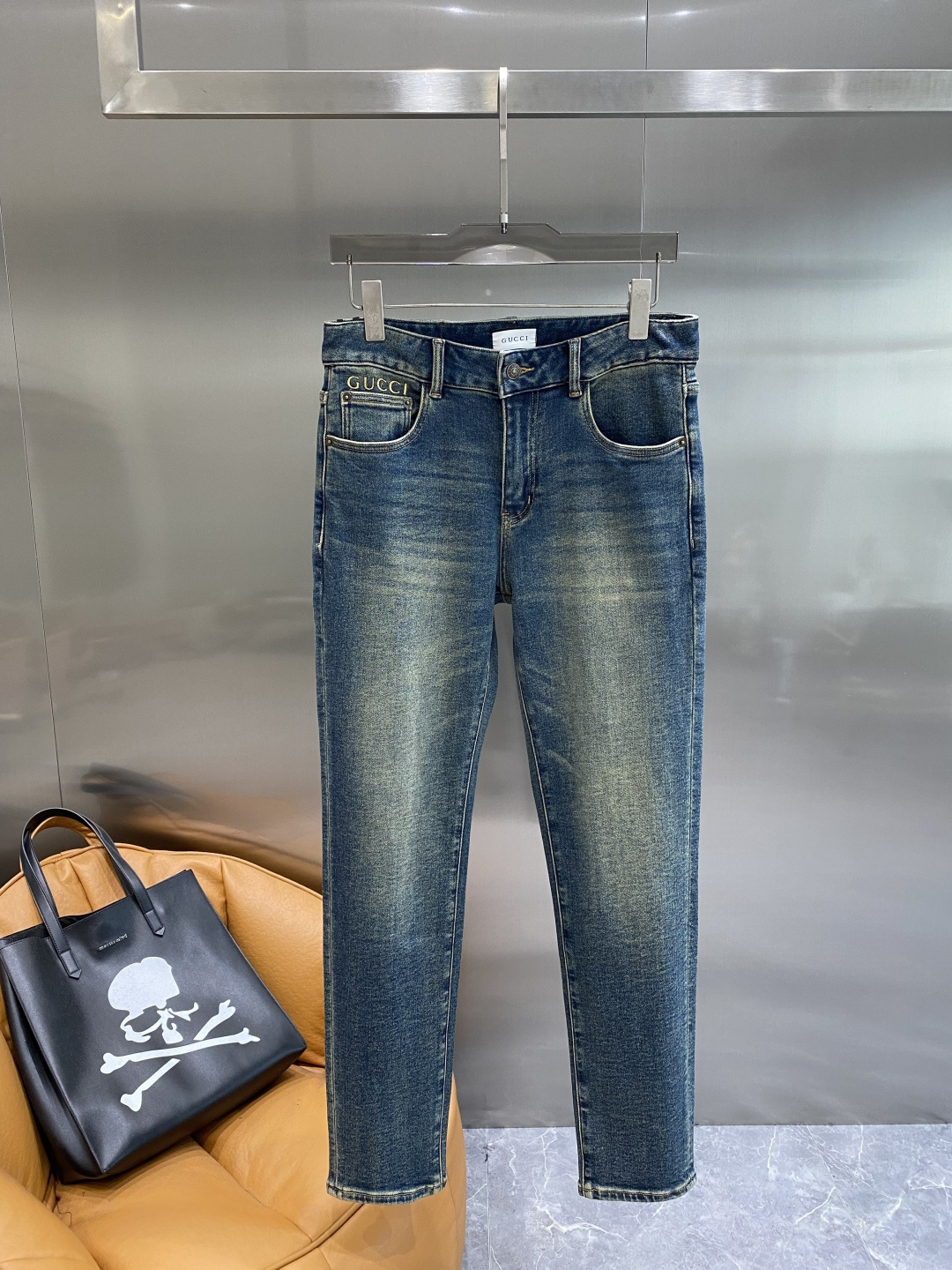 《𝙉𝙚𝙬🤍🖤古家》秋冬最新品牛仔裤 专柜热销款 品味与价值共享 身穿着非常舒适 低调不失奢华 穿出去非常