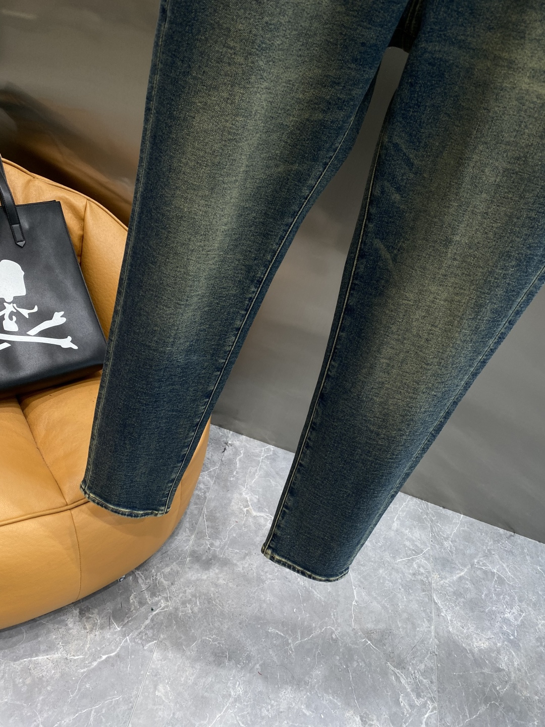 《𝙉𝙚𝙬🤍🖤古家》秋冬最新品牛仔裤 专柜热销款 品味与价值共享 身穿着非常舒适 低调不失奢华 穿出去非常