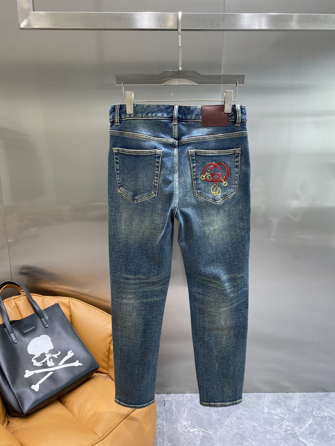 《𝙉𝙚𝙬🤍🖤古家》秋冬最新品牛仔裤 专柜热销款 品味与价值共享 身穿着非常舒适 低调不失奢华 穿出去非常