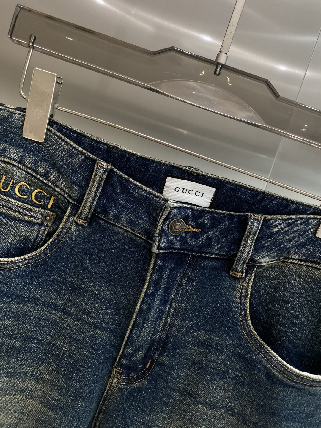 《𝙉𝙚𝙬🤍🖤古家》秋冬最新品牛仔裤 专柜热销款 品味与价值共享 身穿着非常舒适 低调不失奢华 穿出去非常