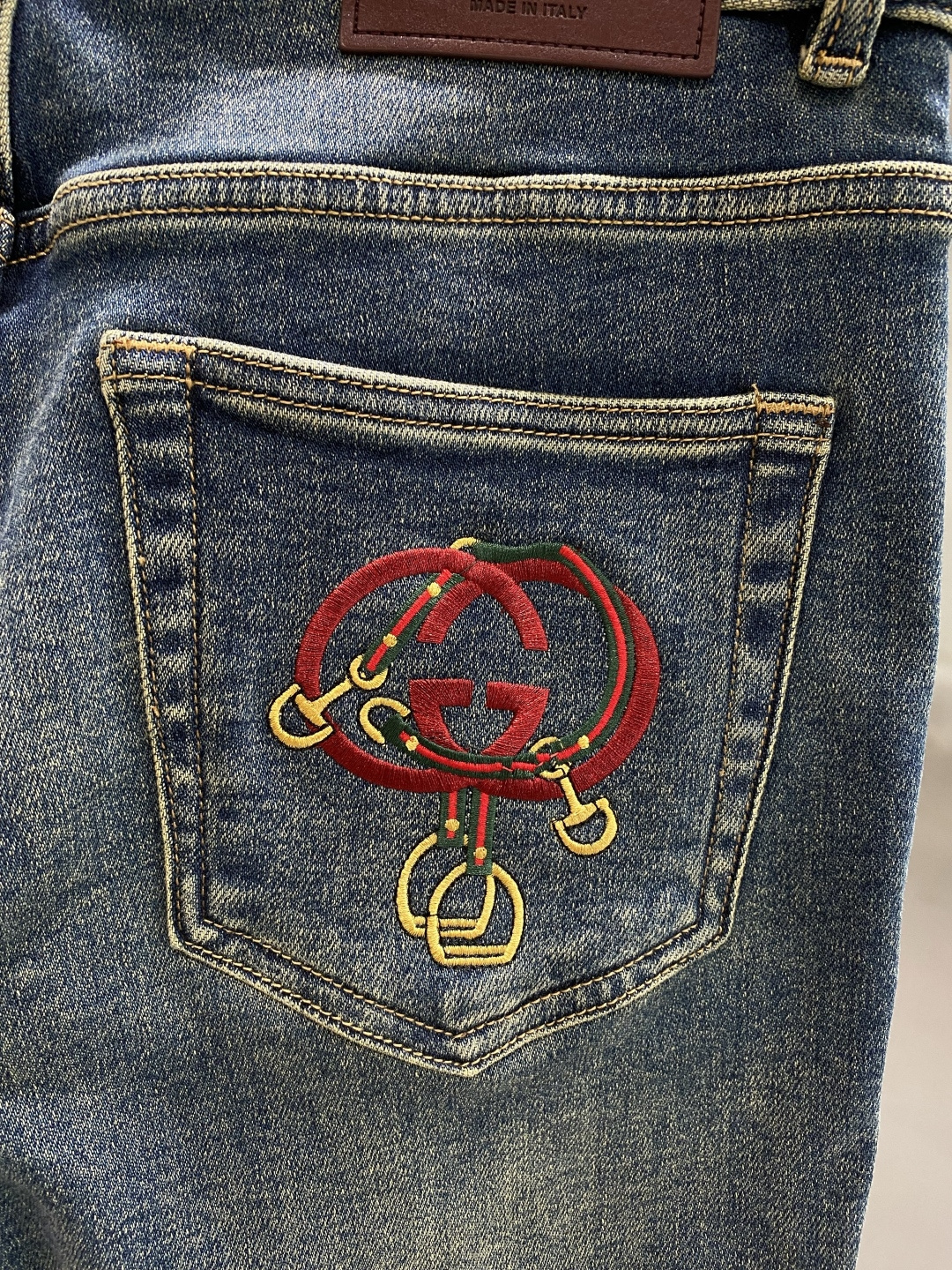 《𝙉𝙚𝙬🤍🖤古家》秋冬最新品牛仔裤 专柜热销款 品味与价值共享 身穿着非常舒适 低调不失奢华 穿出去非常