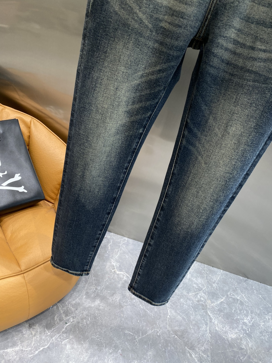 《𝙉𝙚𝙬🤍🖤驴家》2025专柜新品，原版牛仔裤 原版重工打造，品牌经典LOGO设计，三标齐全！原版五金辅