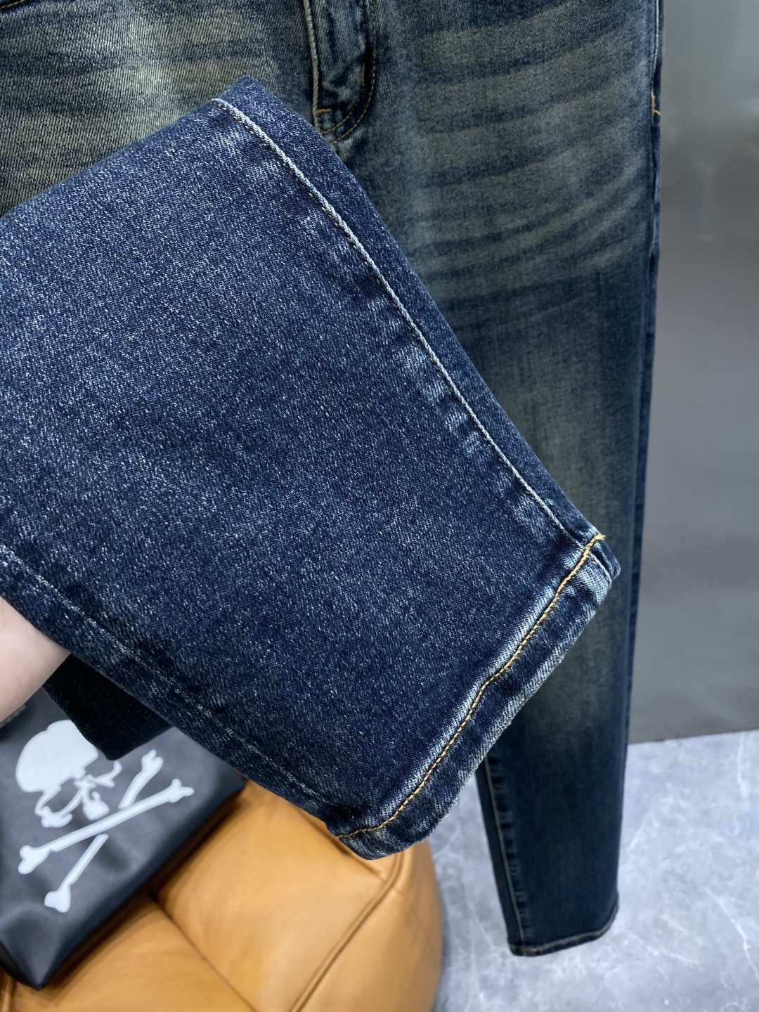 《𝙉𝙚𝙬🤍🖤驴家》2025专柜新品，原版牛仔裤 原版重工打造，品牌经典LOGO设计，三标齐全！原版五金辅