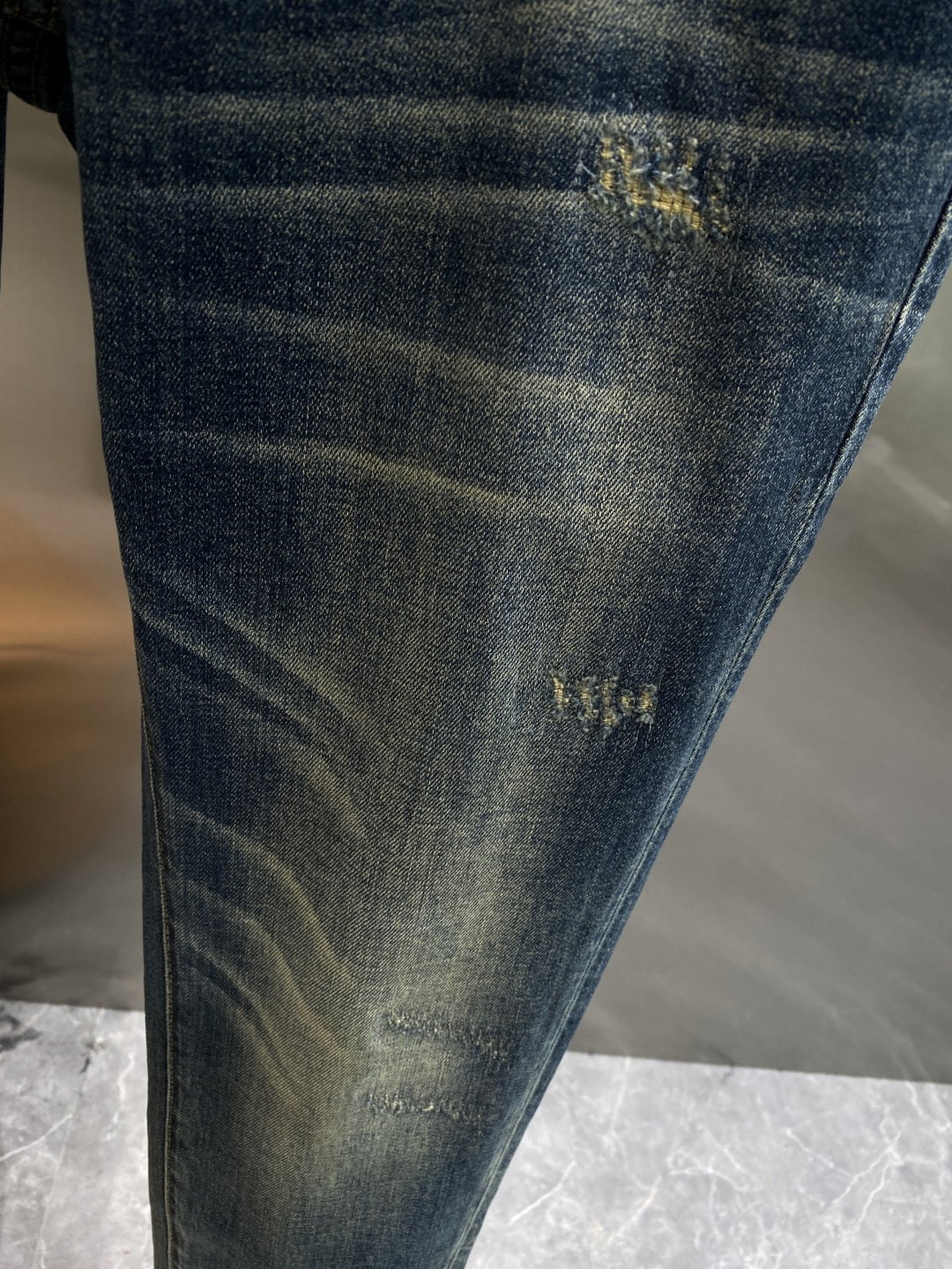 《𝙉𝙚𝙬🤍🖤芬家》2025专柜新品，原版牛仔裤 原版重工打造，品牌经典LOGO设计，三标齐全！原版五金辅