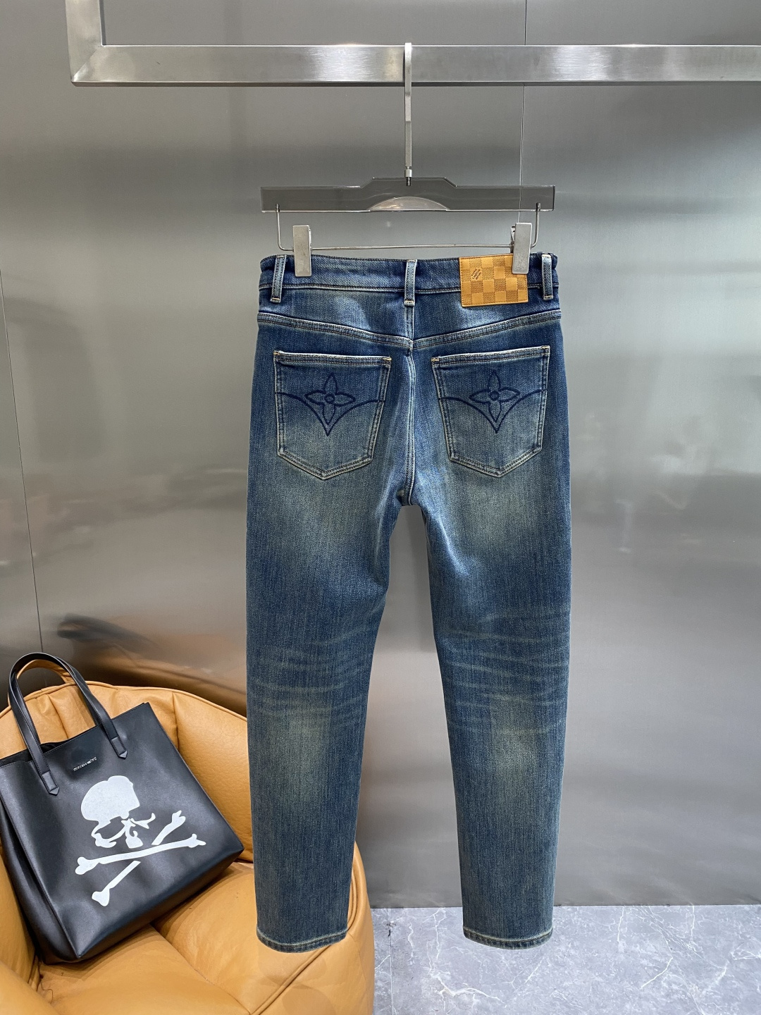 《𝙉𝙚𝙬🤍🖤驴家》25ss秋冬牛仔 超级有范儿的一款牛仔裤，定制原版水洗牛仔面料，独特设计，顶级工艺字母